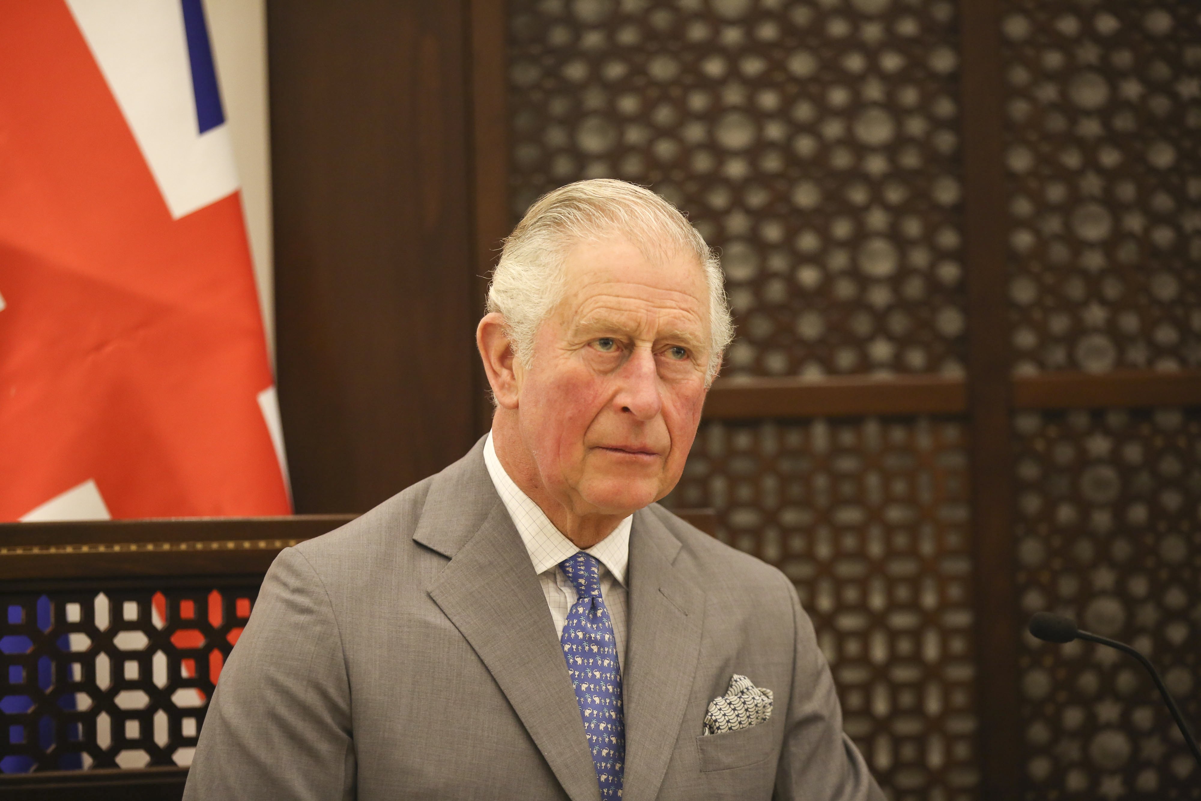 Una foto de archivo fechada el 24 de enero de 2020 muestra al Príncipe de Gales, Charles se encuentra con el presidente palestino Mahmoud Abbas en el palacio presidencial en Belén, Cisjordania. El Príncipe Carlos, el próximo en la línea del trono británico, dio positivo por coronavirus. | Foto: Getty Images Una foto de archivo fechada el 24 de enero de 2020 muestra al Príncipe de Gales, Charles se encuentra con el presidente palestino Mahmoud Abbas en el palacio presidencial en Belén, Cisjordania. El Príncipe Carlos, el próximo en la línea del trono británico, dio positivo por coronavirus. | Foto: Getty Images