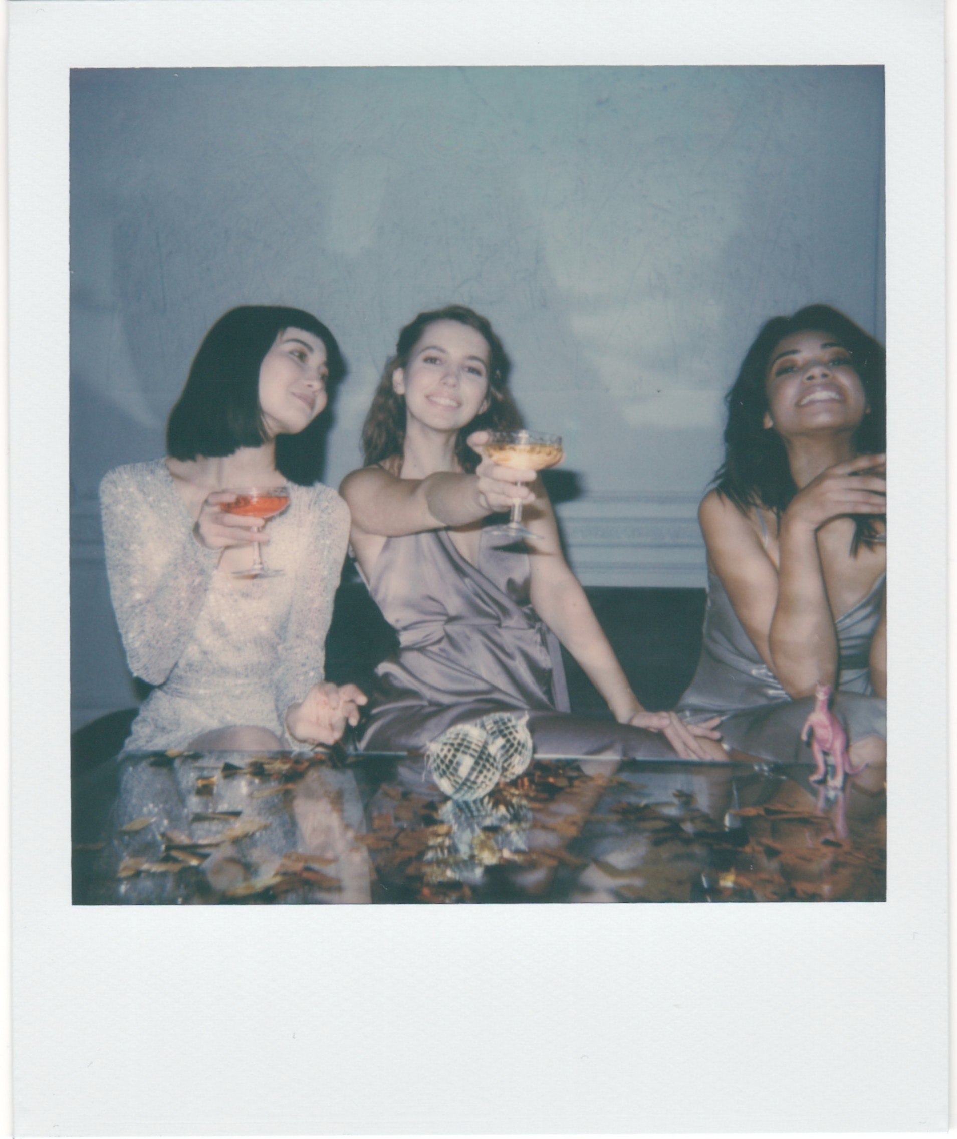 Pictured - Three young women drinking | Source: Pexels 