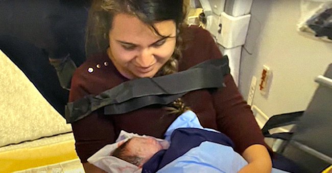Liliana Acevedo Castaneda holding her newborn Analia.┃Source: youtube.com/FOX 5 Atlanta