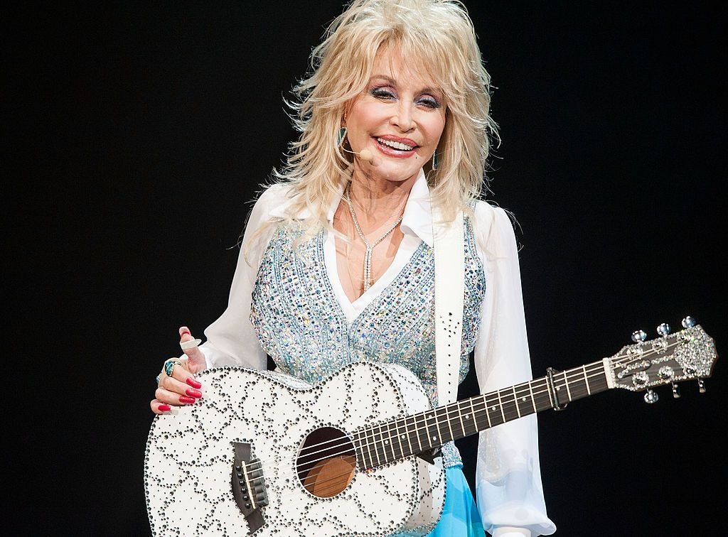 Dolly Parton at the Agua Caliente Casino on January 24, 2014 in Rancho Mirage, California. | Source: Getty Images