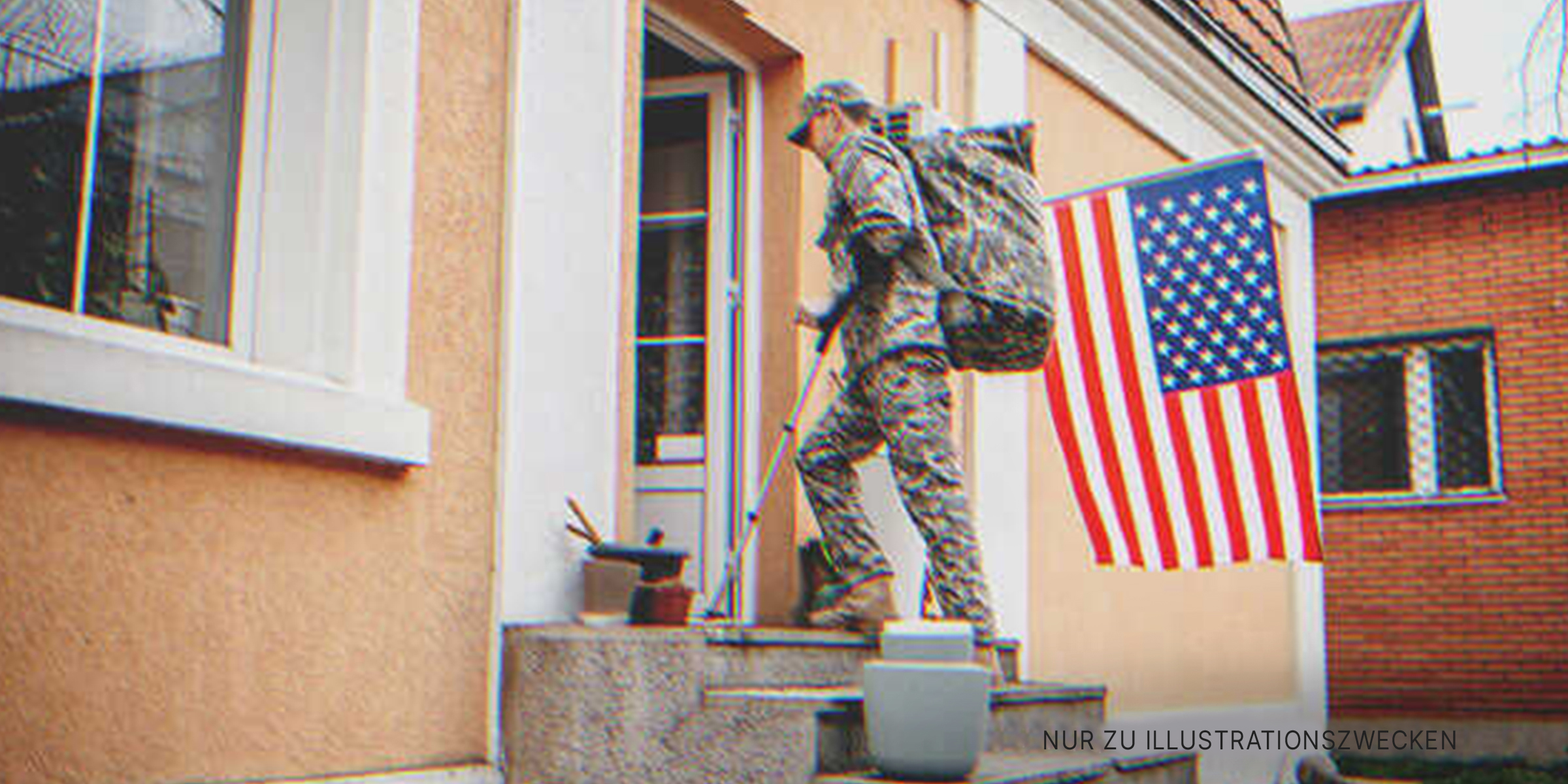 Ein verletzter Soldat betritt ein Haus. | Quelle: Getty Images