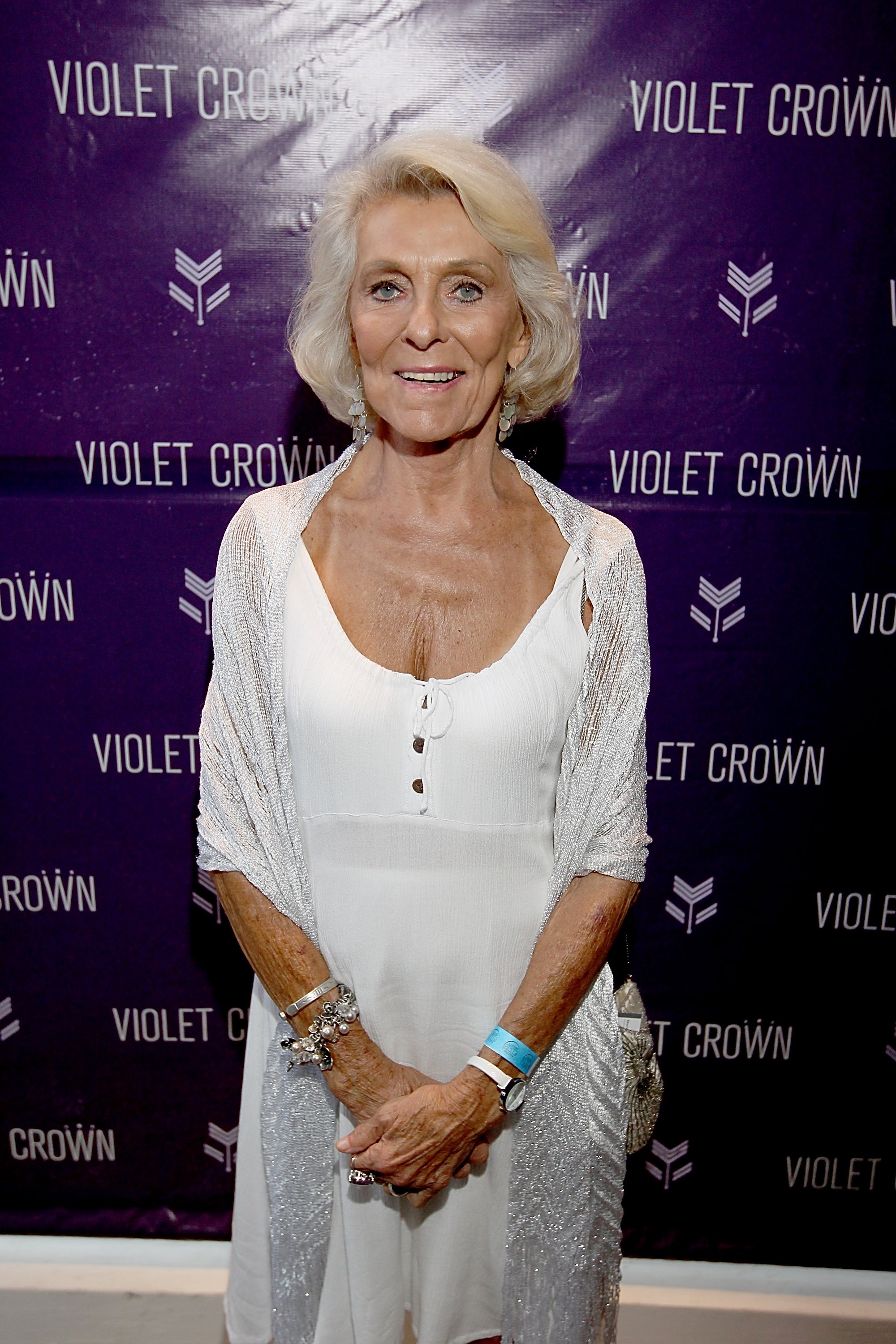 Kay McConaughey, Austin Film Society gösteriminden önce kırmızı halıda poz veriyor. "Bernie" 26 Nisan 2012'de Austin, Teksas'ta Violet Crown Cinema'da ┃Kaynak: Getty Images