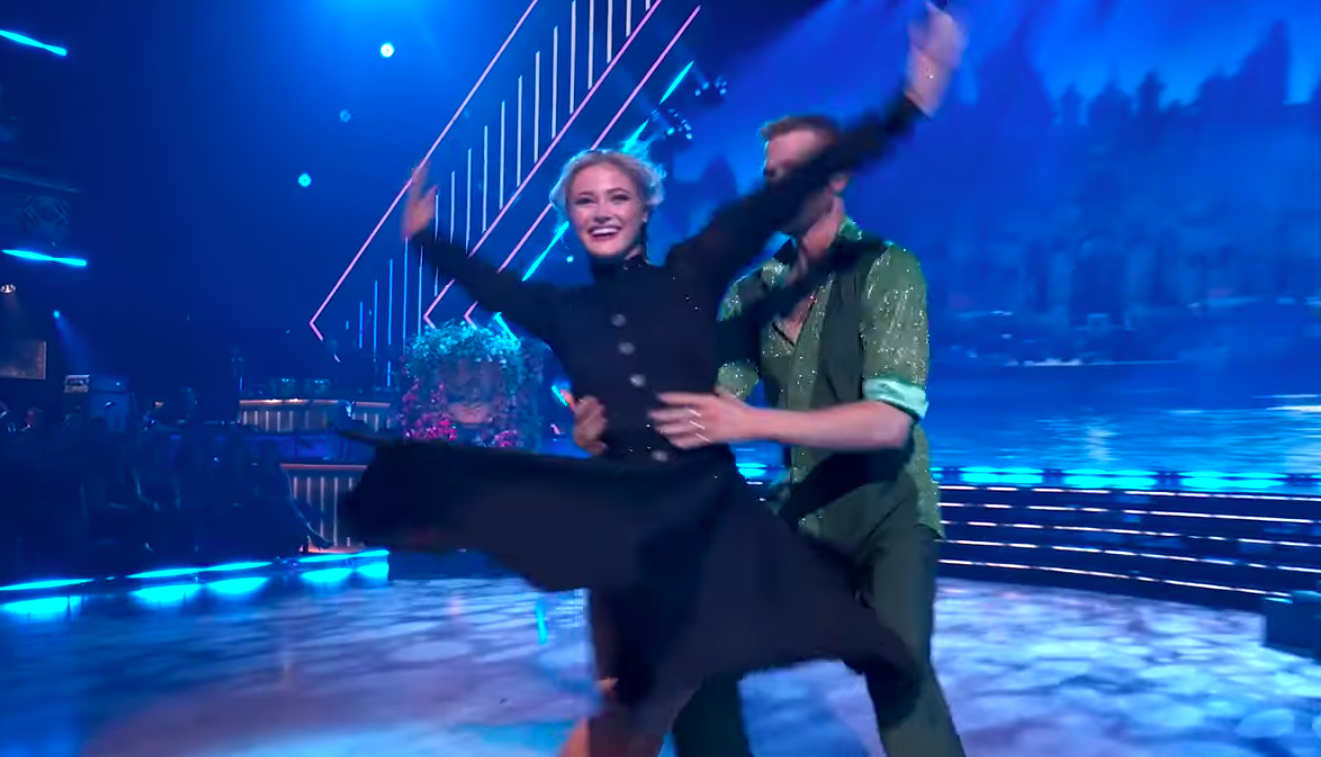 Scott Hoying spinning Rylee Arnold around during their contemporary dance to "The Wizard and I." | Source: YouTube/Dancing With The Stars