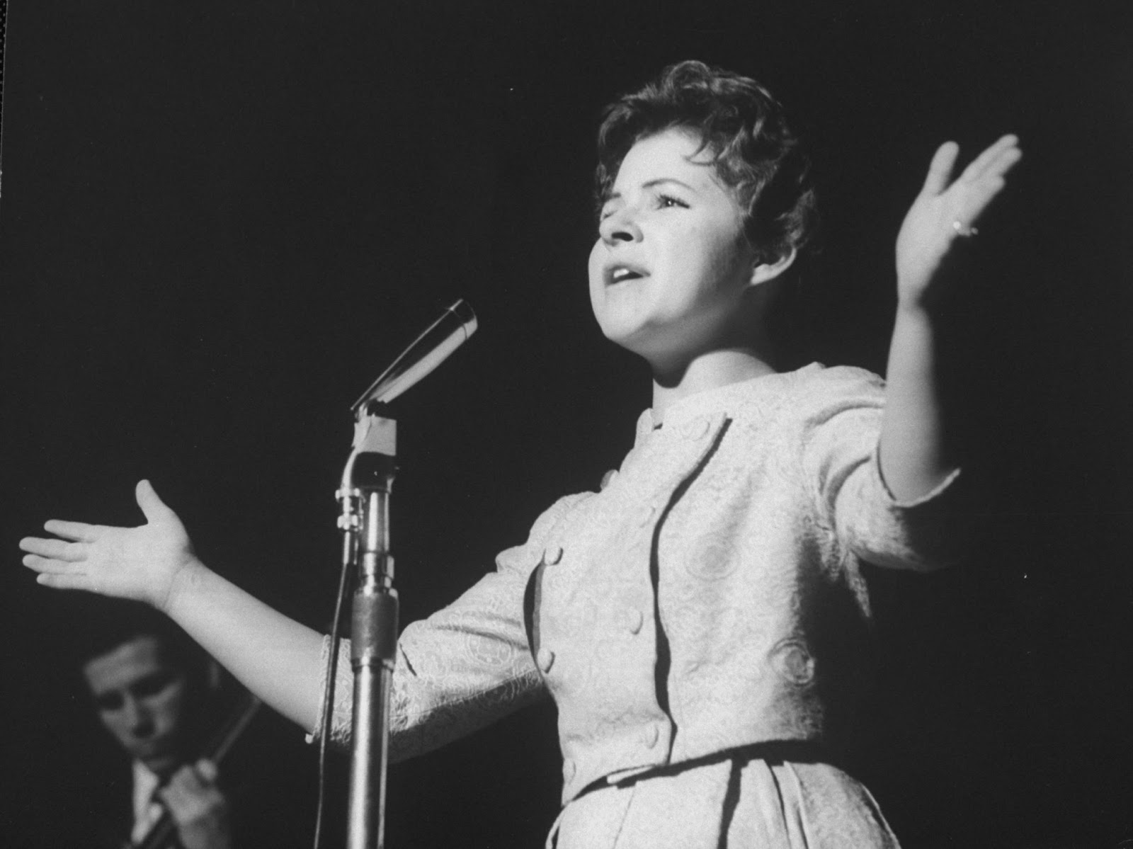 Brenda Lee performing in 1960. | Source: Getty Images