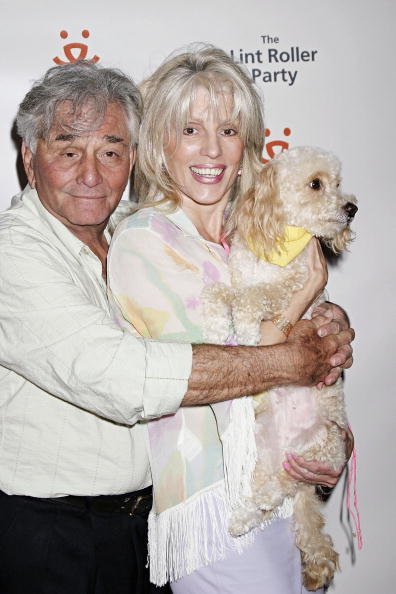  Peter Falk and wife Shera on April 28, 2004, at the Hollywood Athletic Club, in Hollywood, California. | Source: Getty Images.