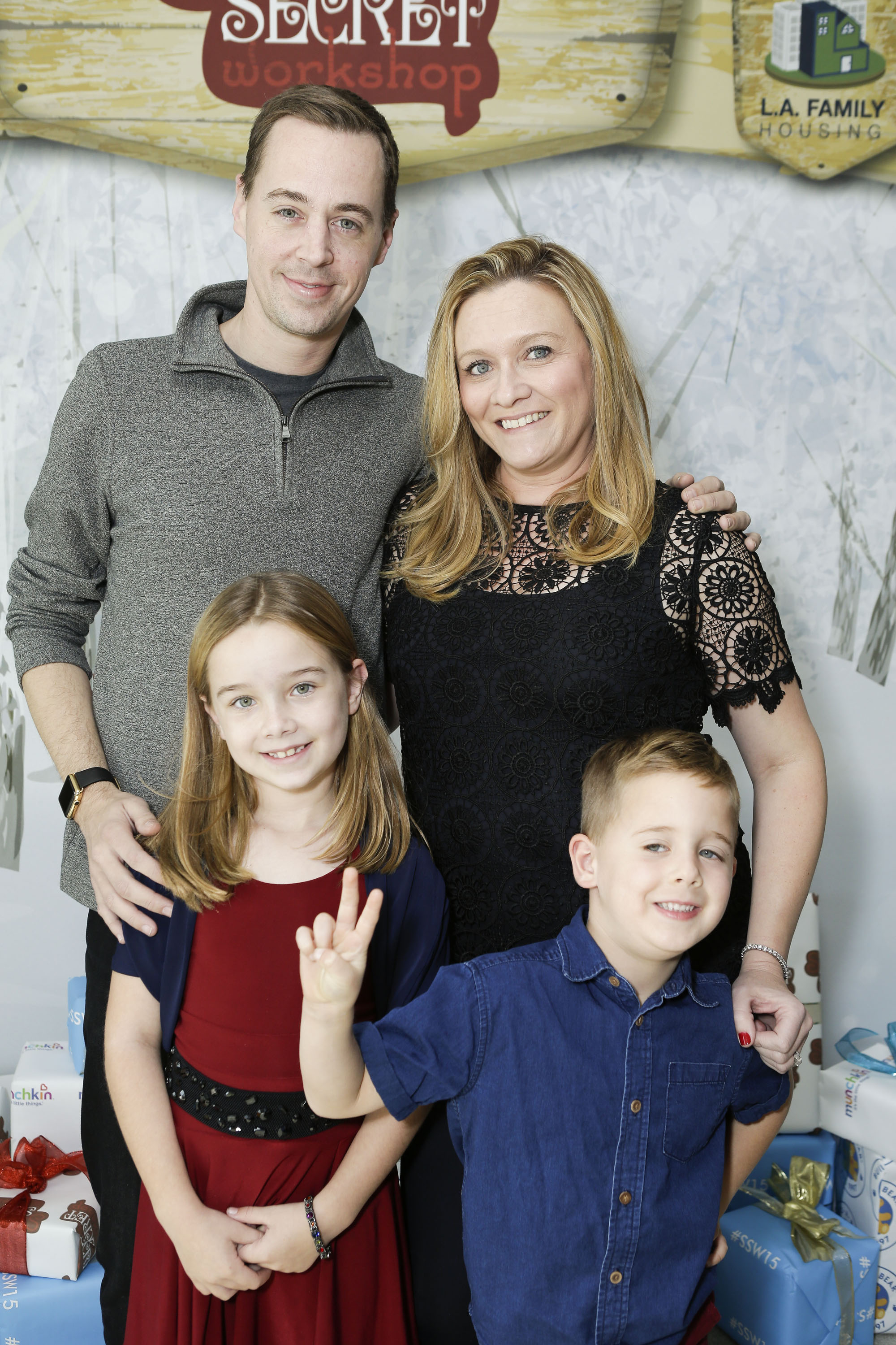Sean Murray, his daughter Caitlyn, wife Carrie, and son River at Santa's Secret Workshop benefiting L.A. Family Housing on December 5, 2015, in Los Angeles, California | Source: Getty Images