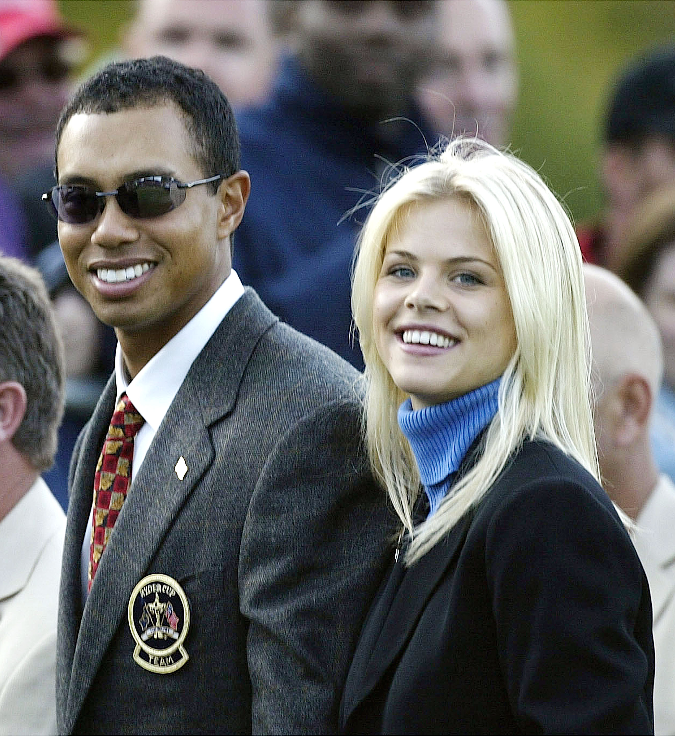 Golfer Tiger Woods poses with Elin Nordegren during the opening ceremony for the 34th Ryder Cup September 26, 2002 | Source: Getty Images