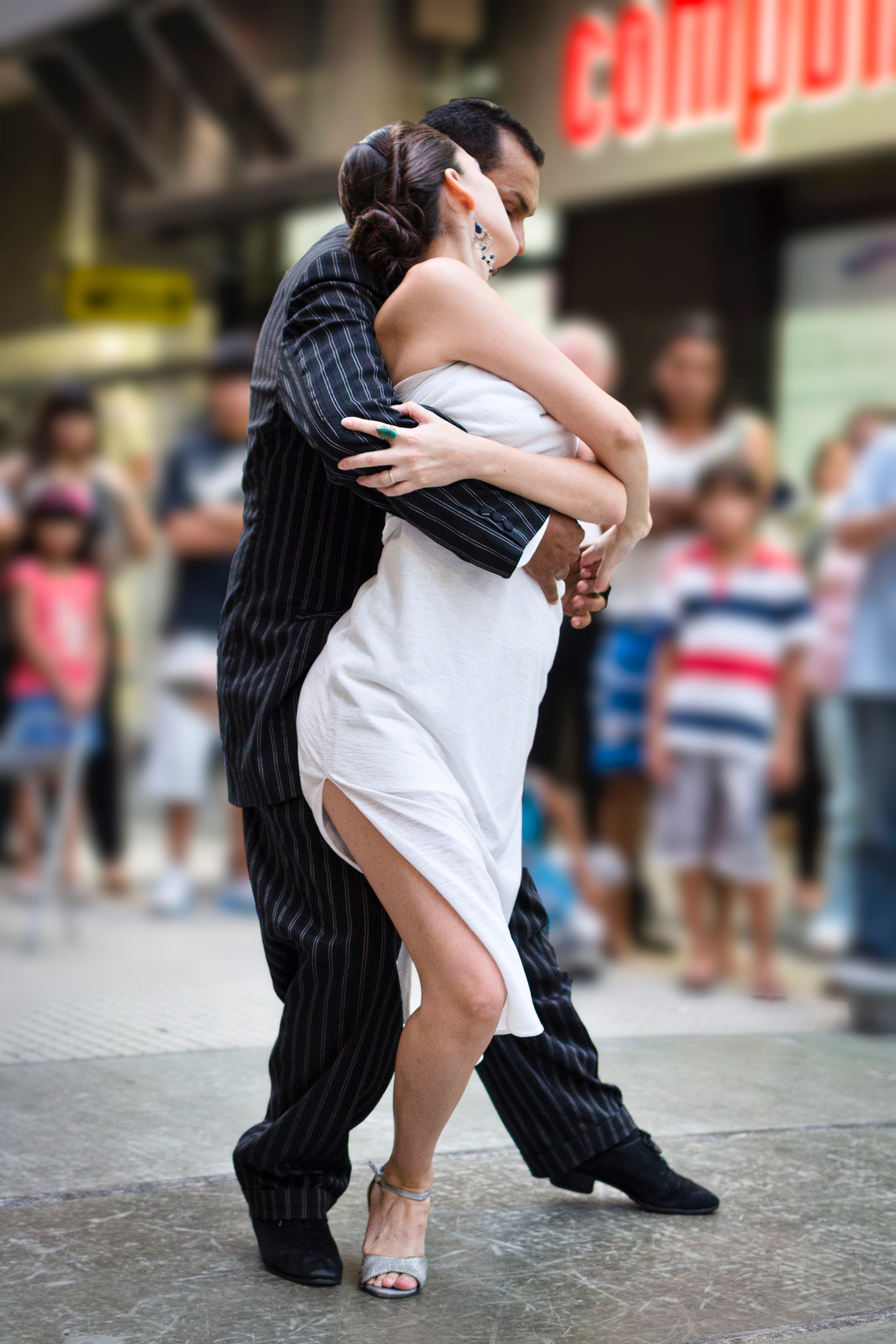 A couple dancing. | Source: Unsplash
