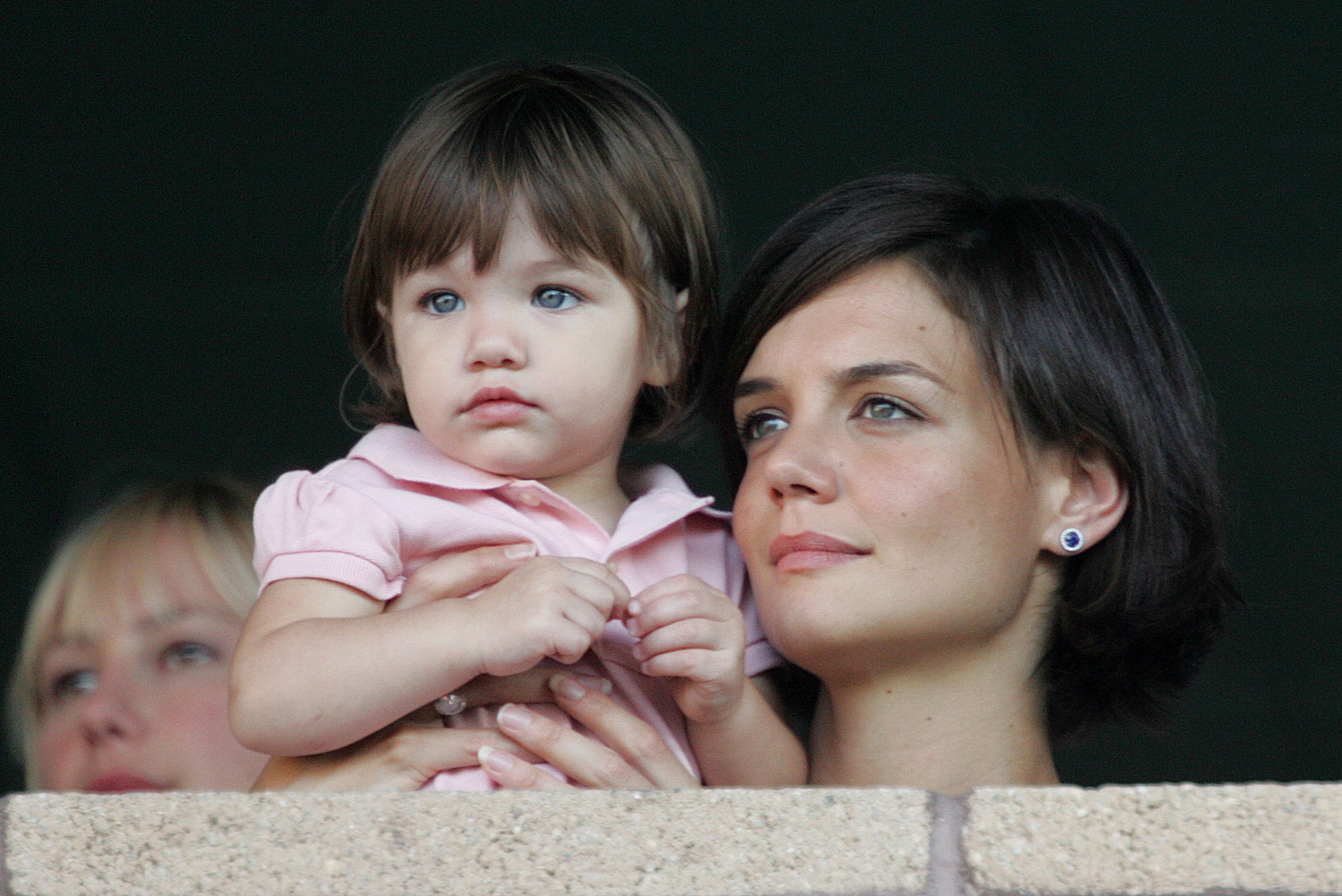 Katie Holmes and her daughter Suri in California in 2007 | Source: Getty Images