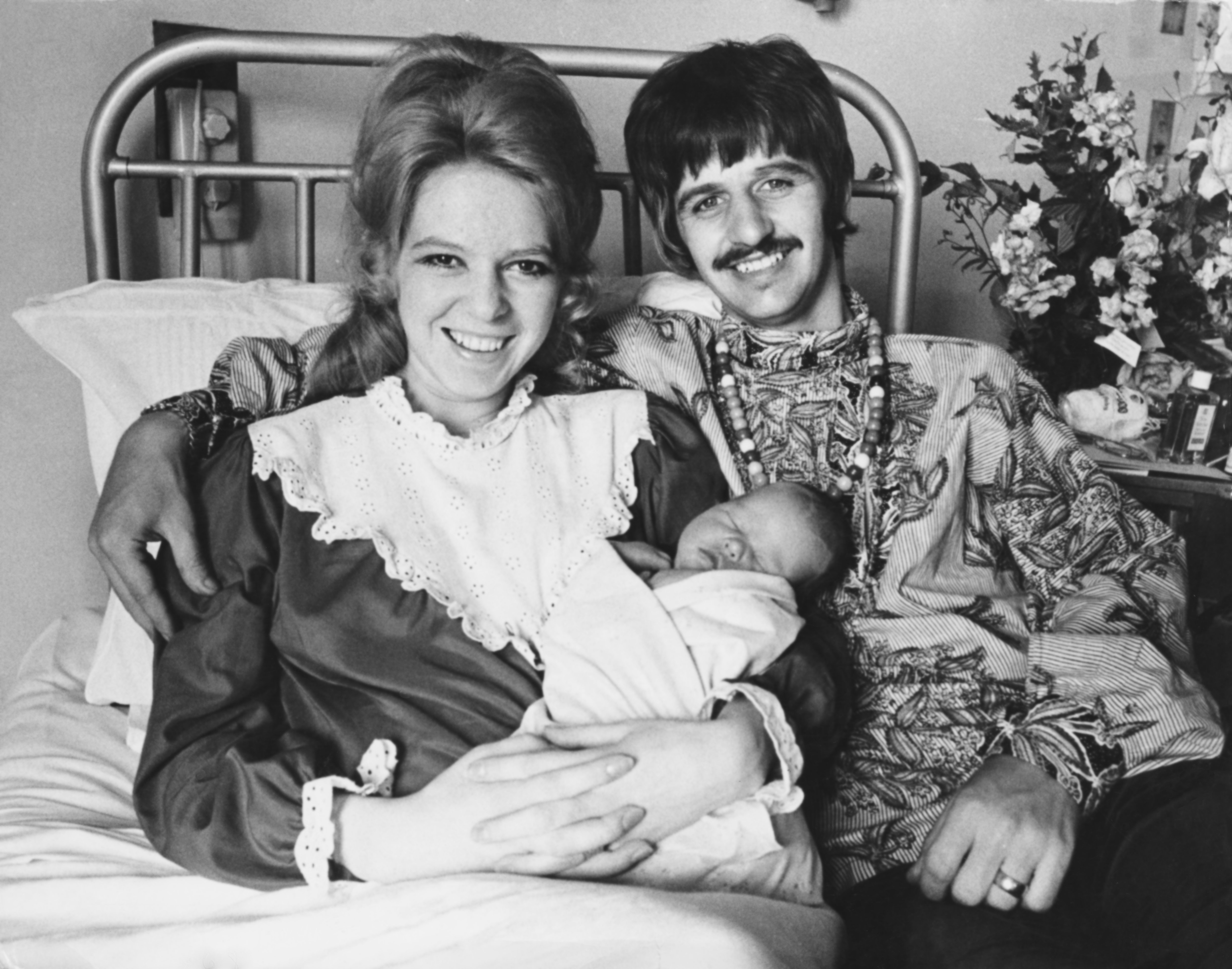 Ringo Starr and Maureen Starkey with their newborn Jason at Queen Charlotte's Hospital, London, August 21, 1967 | Source: Getty Images