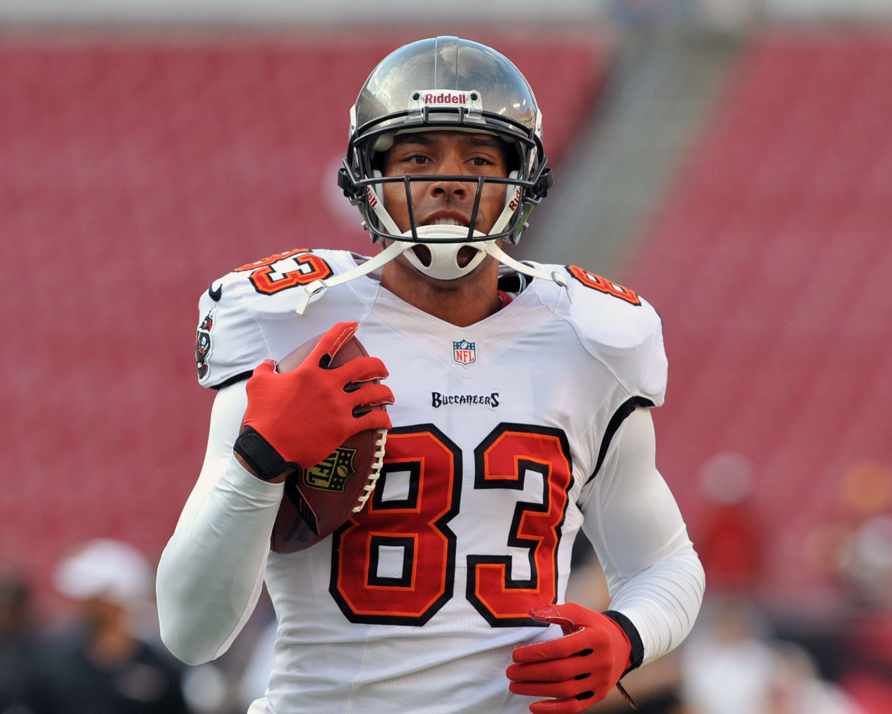 Vincent Jackson of the Tampa Bay Buccaneers warms up for a game against the Washington Redskins on August 29, 2013, in Tampa, Florida | Photo: Al Messerschmidt/Getty Images