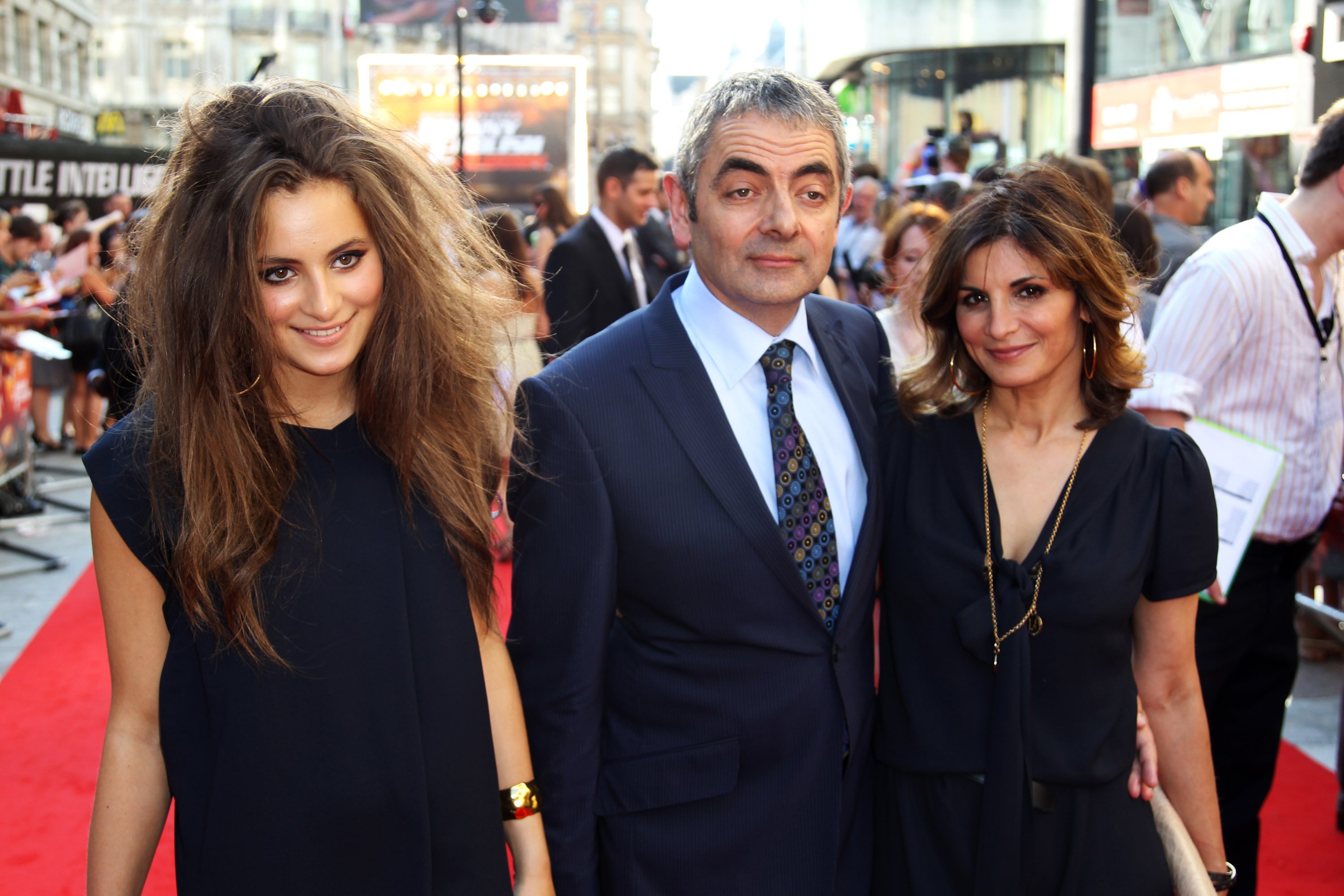 Lily Atkinson and her parents Rowan Atkinson and Sunetra Sastry attend the premiere of "Johnny English Reborn" on October 2, 2011, in London, United Kingdom. | Source: Getty Images