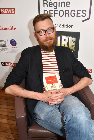 Camille Deforges, lauréat du premier prix Régine Deforges-Nouveau Joseph Ponthus. | Photo : Getty Images
