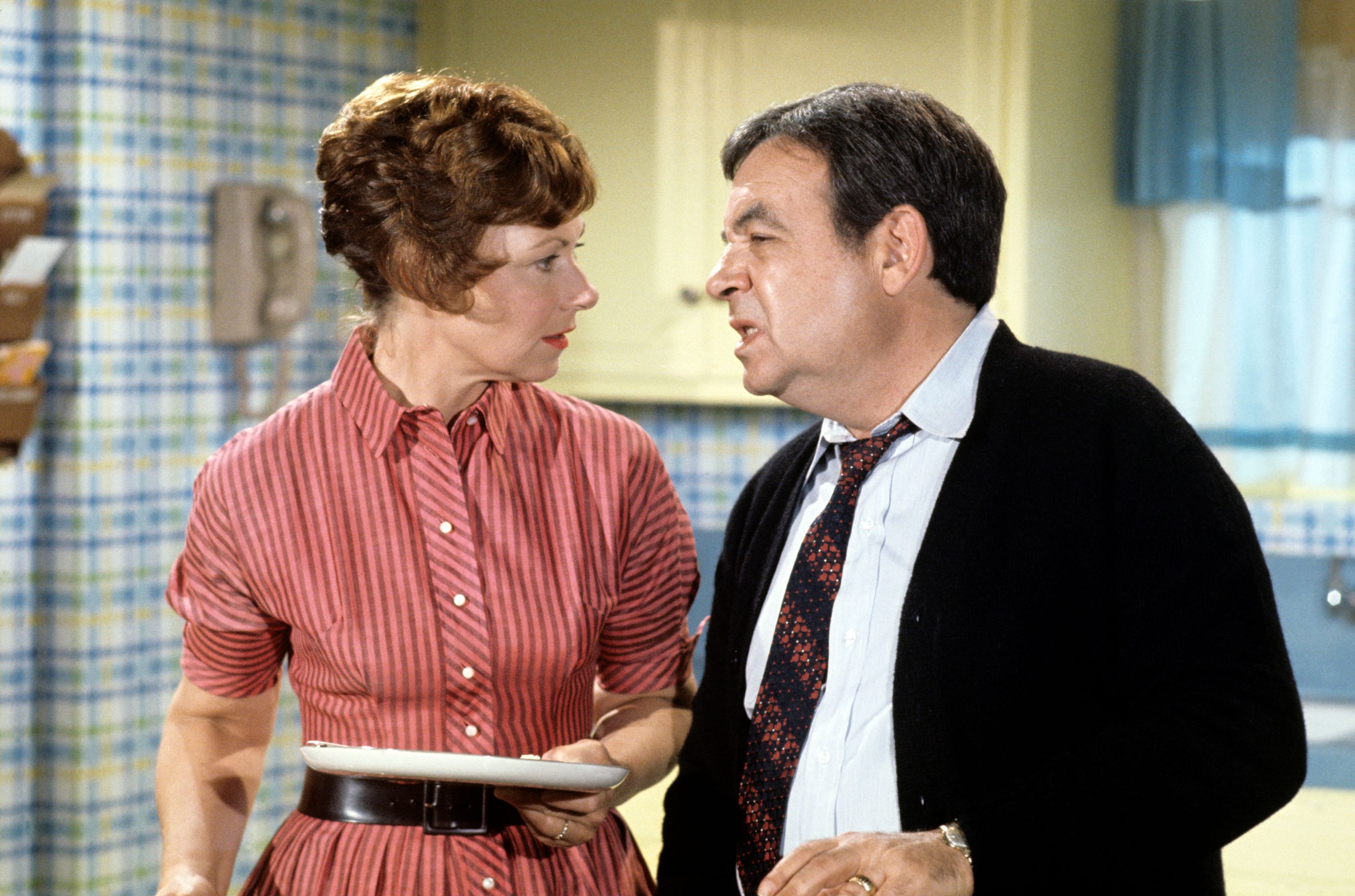 Marion Ross (Marion) and Tom Bosley (Howard) on "All the Way" Season 1, circa 1974. | Source: Getty Images