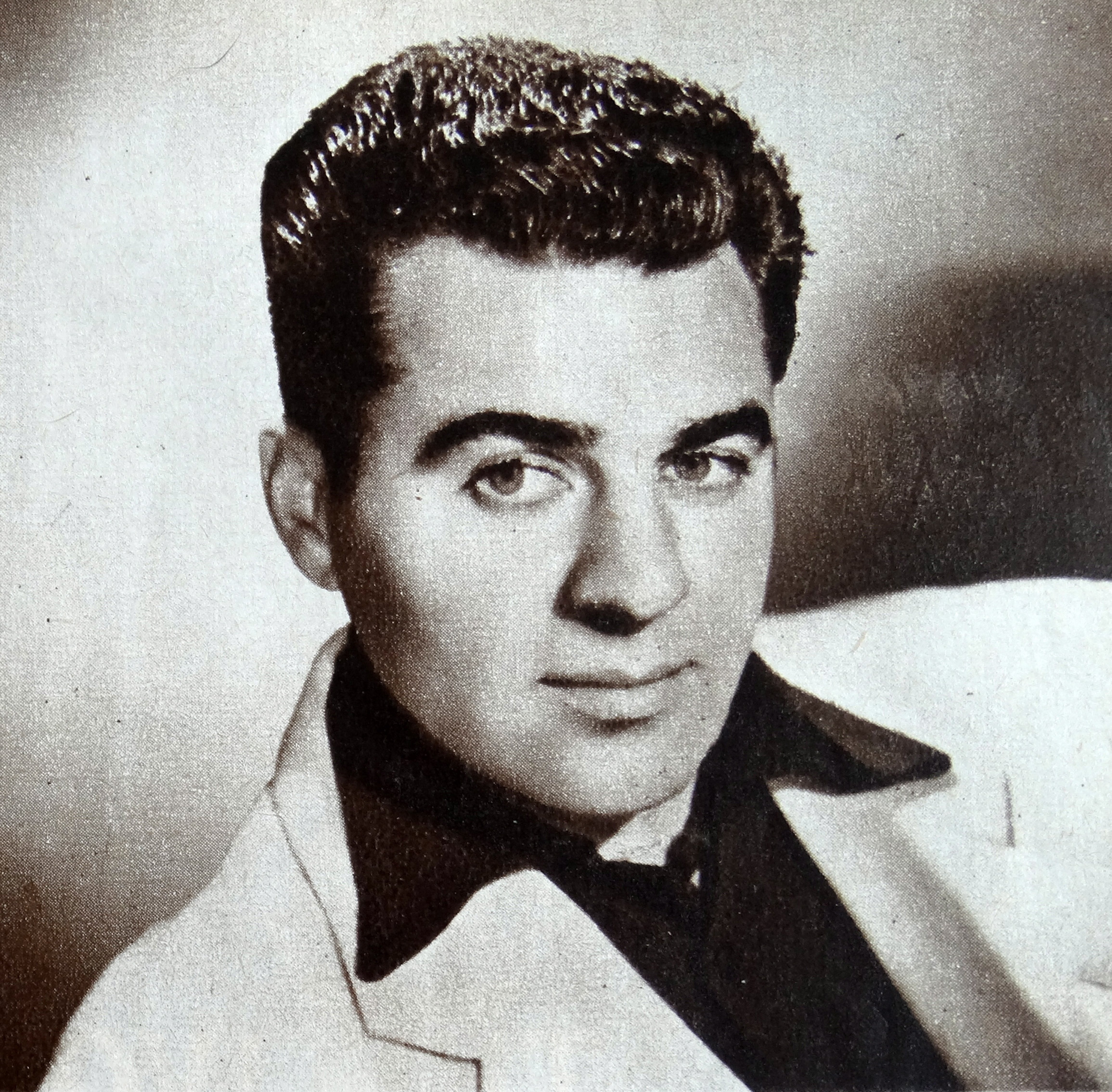 A headshot of actor Paul Percini posing in a blazer paired with a shirt on January 2, 1962 ┃Source: Getty Images