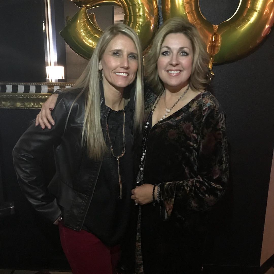 Julie Neal with a friend from a post dated December 11, 2017. | Source: Instagram/julieneal05
