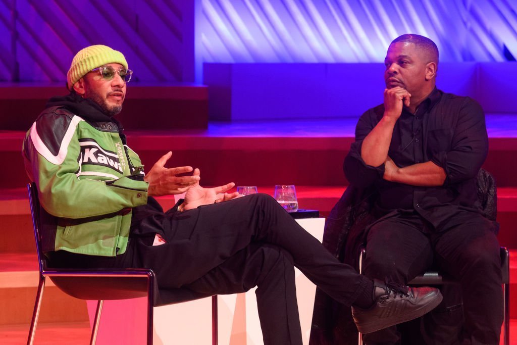 Kehinde Wiley speaking to Swizz Beatz during the Creative Minds Talks in Miami Beach, Florida on December 2, 2019. | Photo: Getty Images