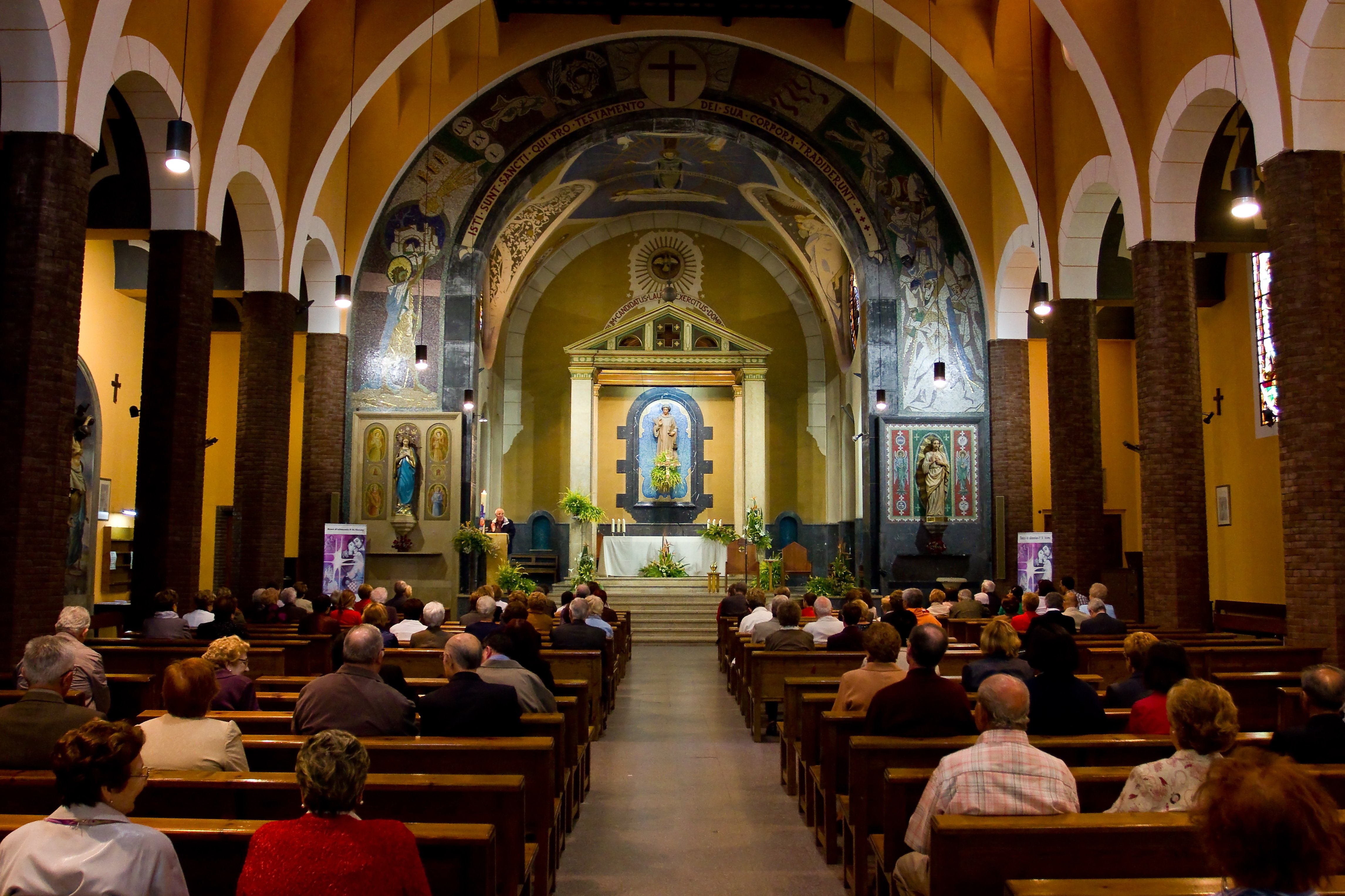 Church congregation | Photo: Shutterstock