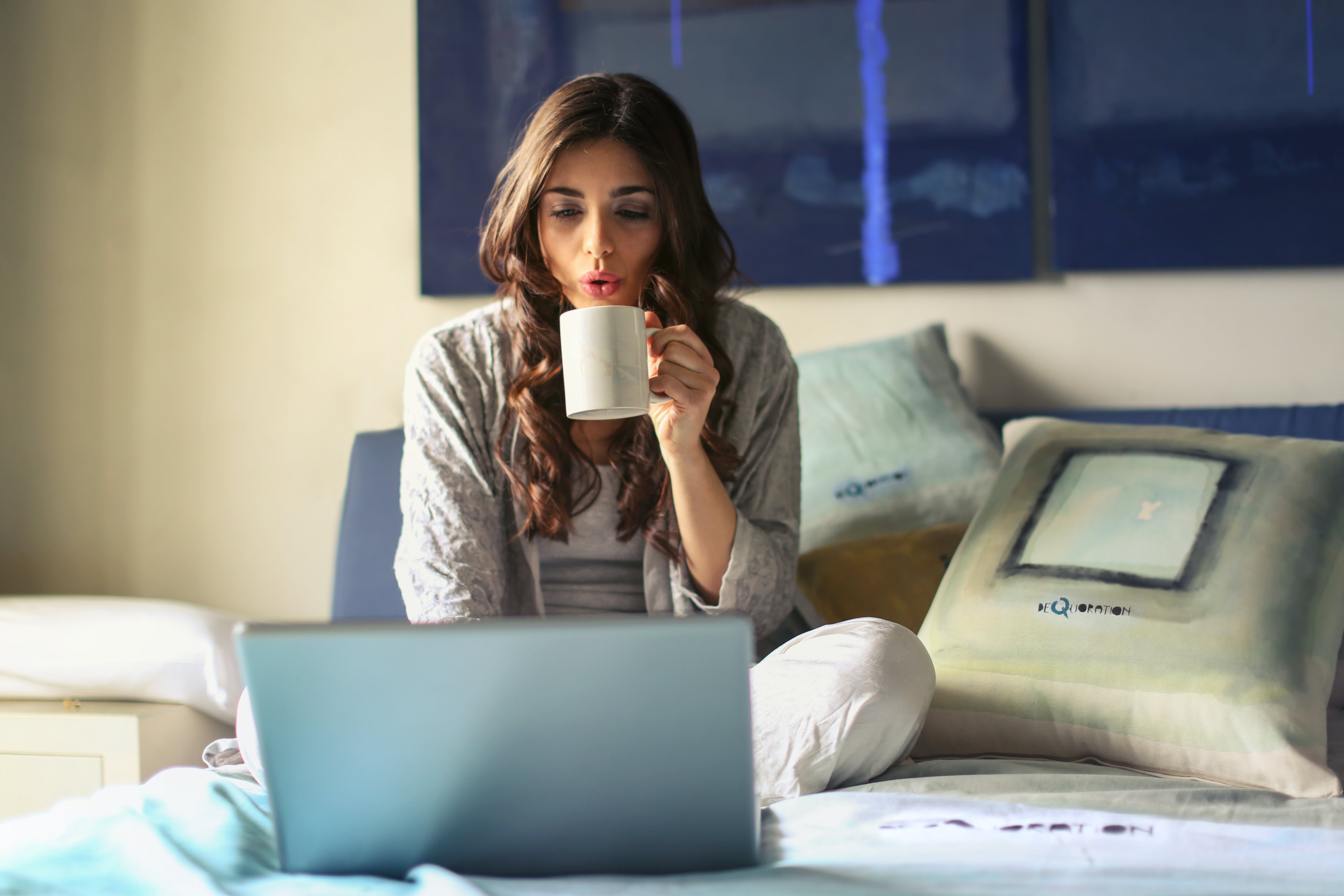 A woman using her laptop in bed | Source: Pexels