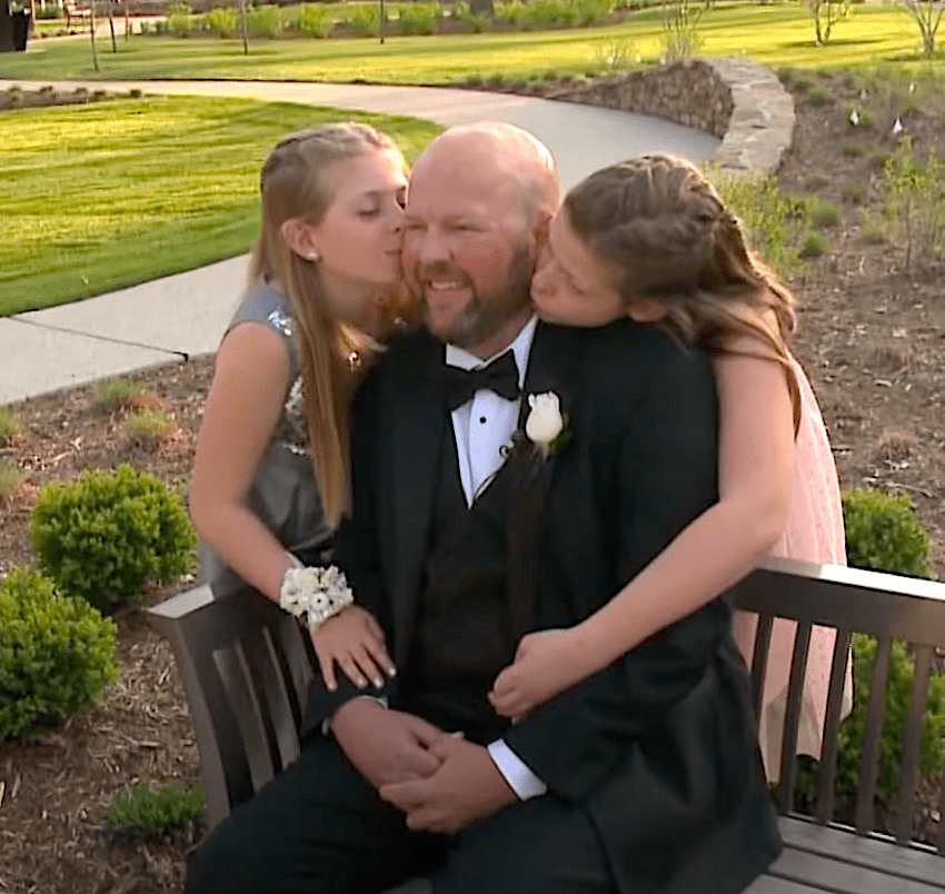 Charlie Kwentus with his daughters, Maren and Zoe. | Source: youtube.com/KSDK News