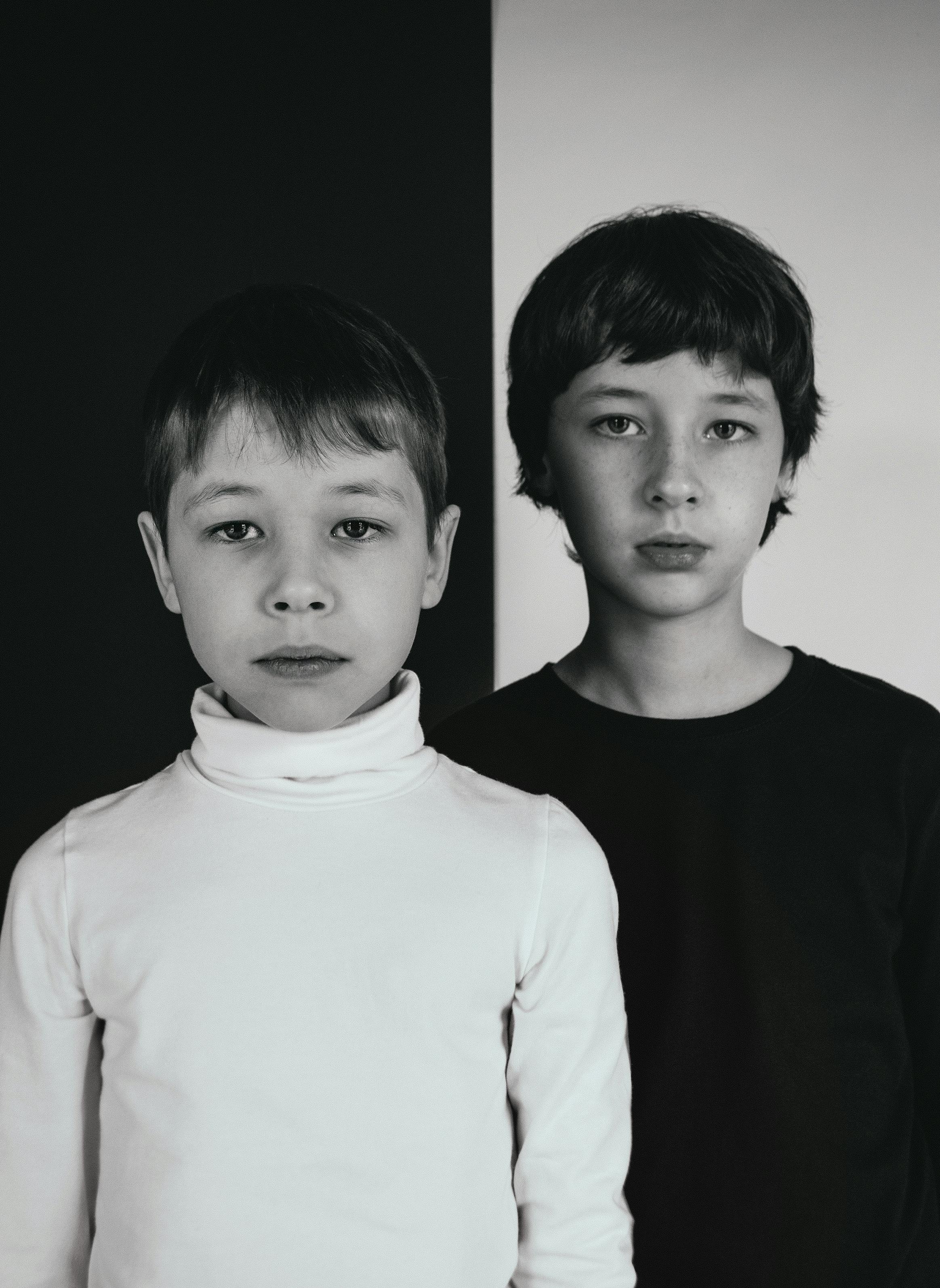 Two miserable boys | Source: Pexels