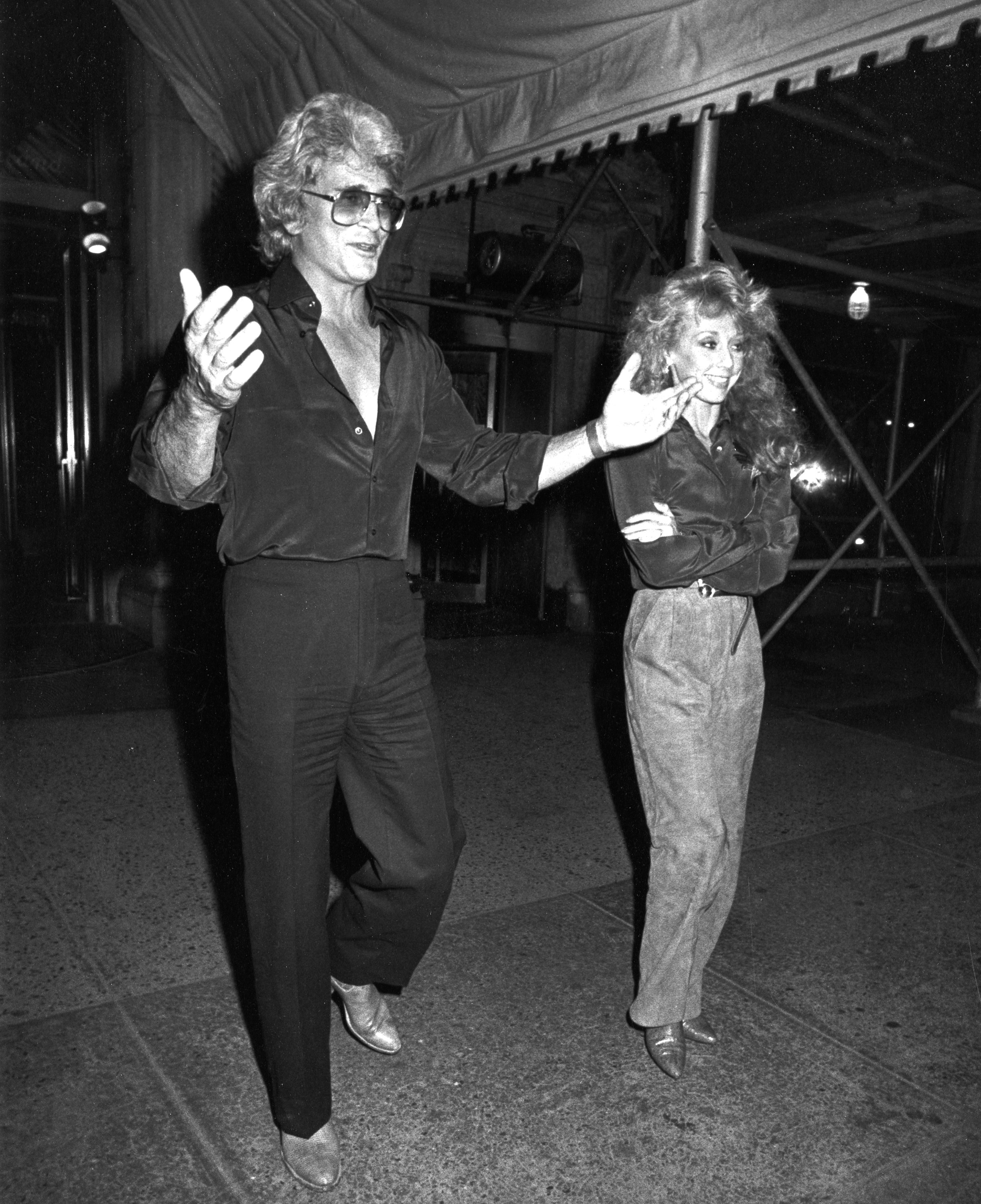 Michael Landon y Cindy Clerico en el Sherry Netherland Hotel el 21 de noviembre de 1982 en Los Ángeles, California. / Foto: Getty Images