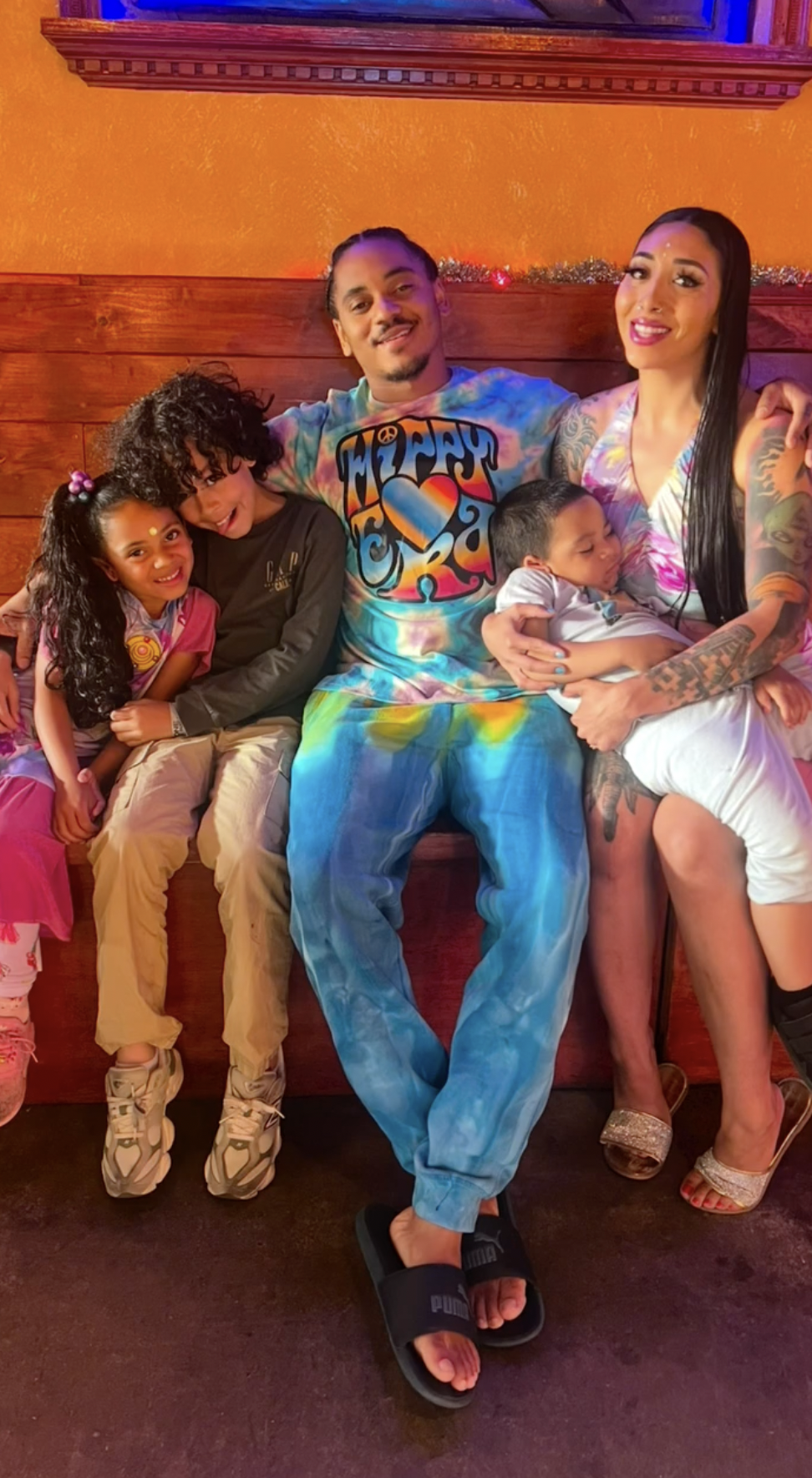 Corde Broadus and Soraya Love posing with their family, dated July 2025 | Source: Instagram/e11evenandskylove kalvinloves
