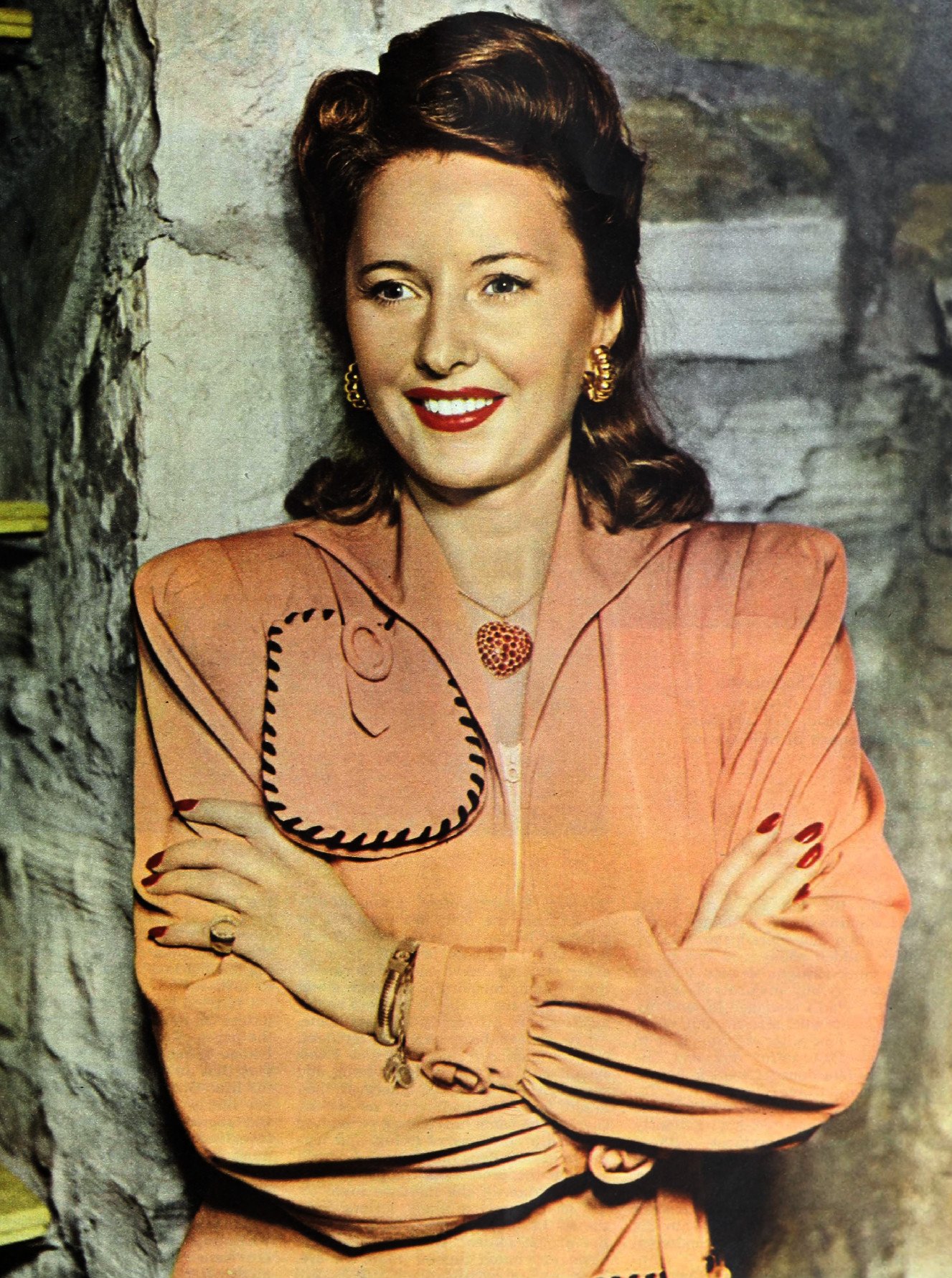 Portrait photo of actress Barbara Stanwyck in July 1943. | Photo: Wikimedia Commons