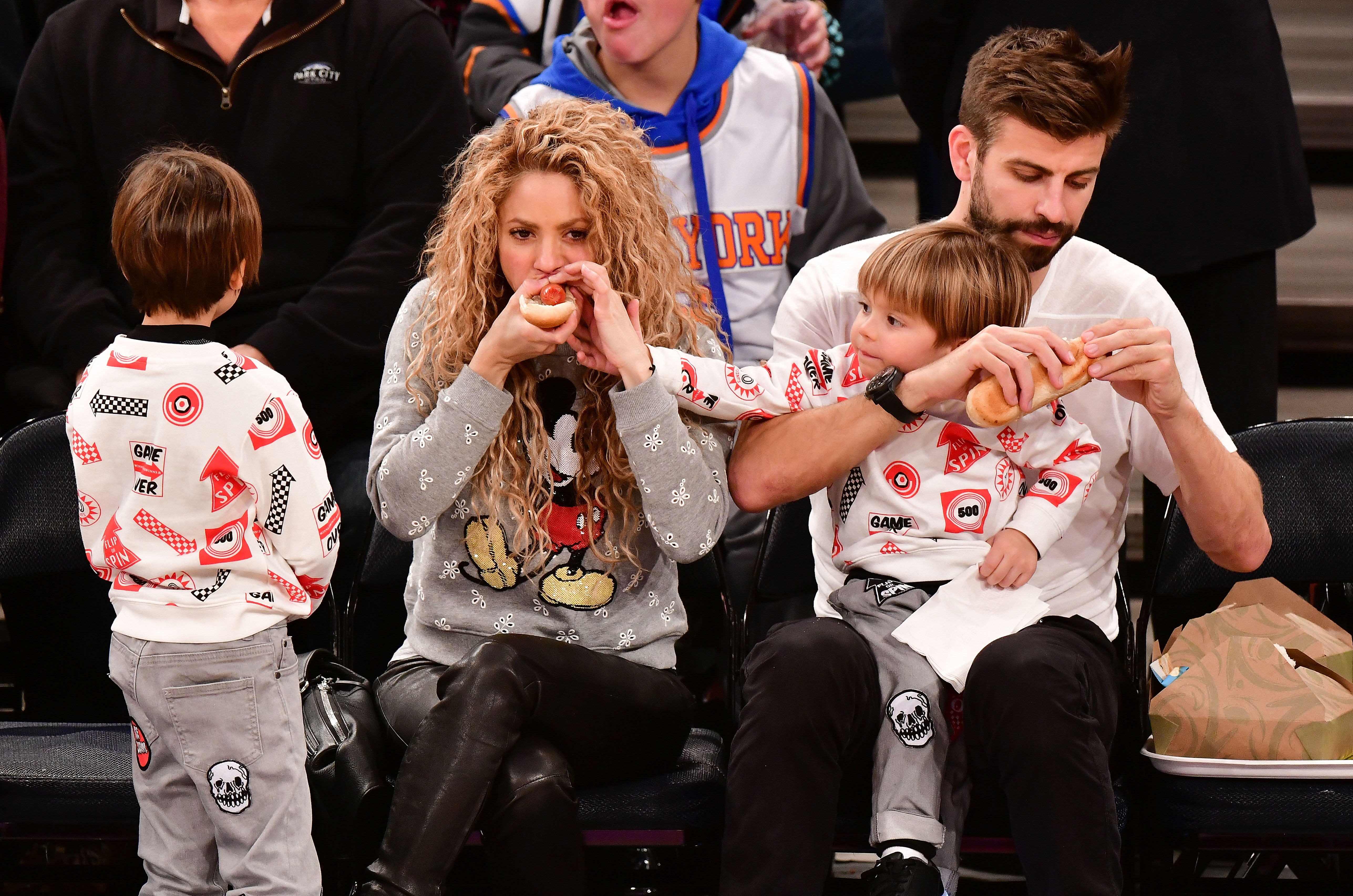Shakira, Gerard Pique and their sons at a New York Knicks Vs Philadelphia 76ers game at Madison Square Garden on December 25, 2017 in New York City | Source: Getty Images