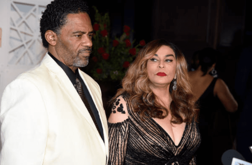 Tina Knowles stares at Richard Lawson as they arrived at "The Trifecta Gala" on May 4, 2018, in Louisville, Kentucky. | Photo: Getty Images