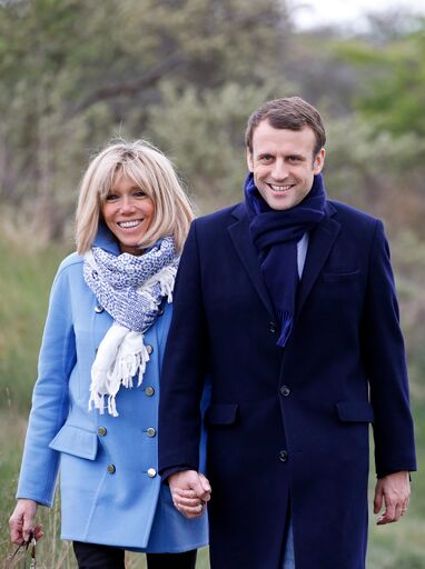 La photo d'Emmanuel et Brigitte Macron le 22 avril 2017 au Touquet-Paris-Plage, en France | Source: Getty Images / Global Ukraine La photo d'Emmanuel et Brigitte Macron le 22 avril 2017 au Touquet-Paris-Plage, en France | Source: Getty Images / Global Ukraine