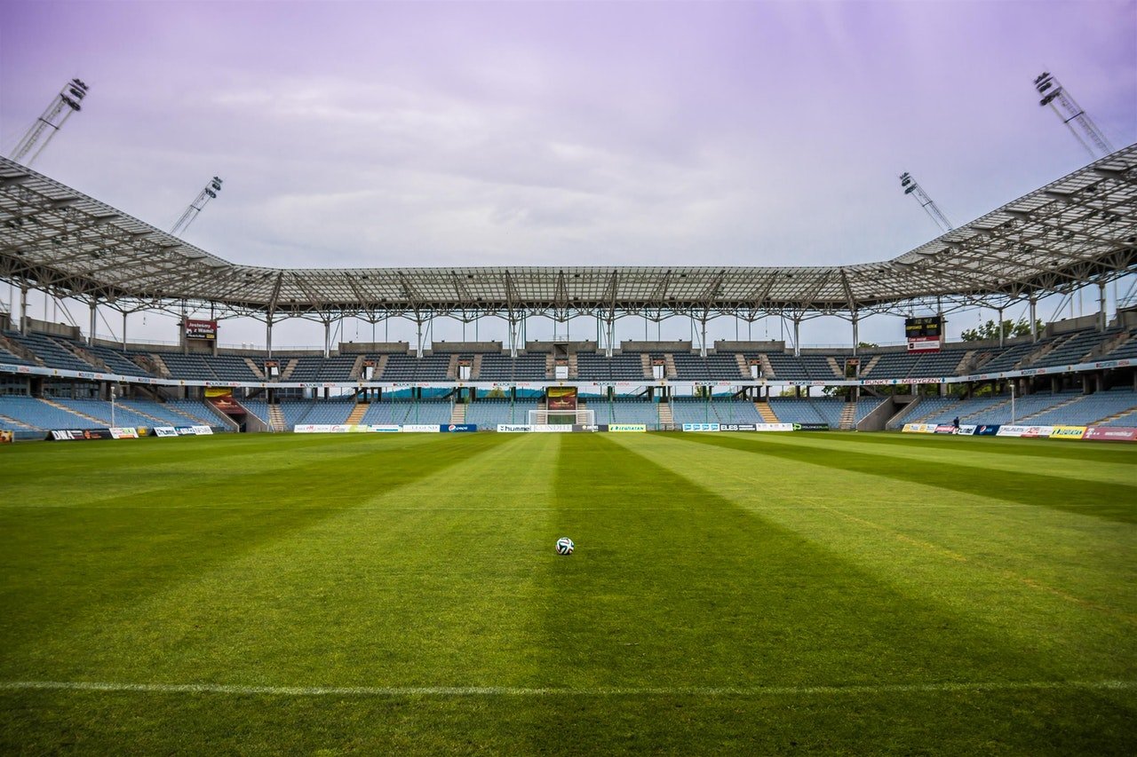 Photo of an empty stadium | Photo: Pexels