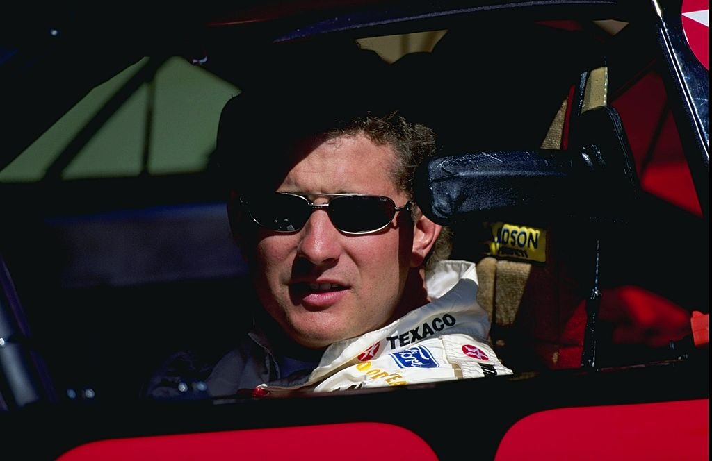 Kenny Irwin #28 sitting in his car looking out during practice for the Cracker Barrel 500 of the NASCAR Winston Cup Series at the Atlanta Motor Speedway in Hampton, Georgia on 12 March 1999 | Photo: Getty Images