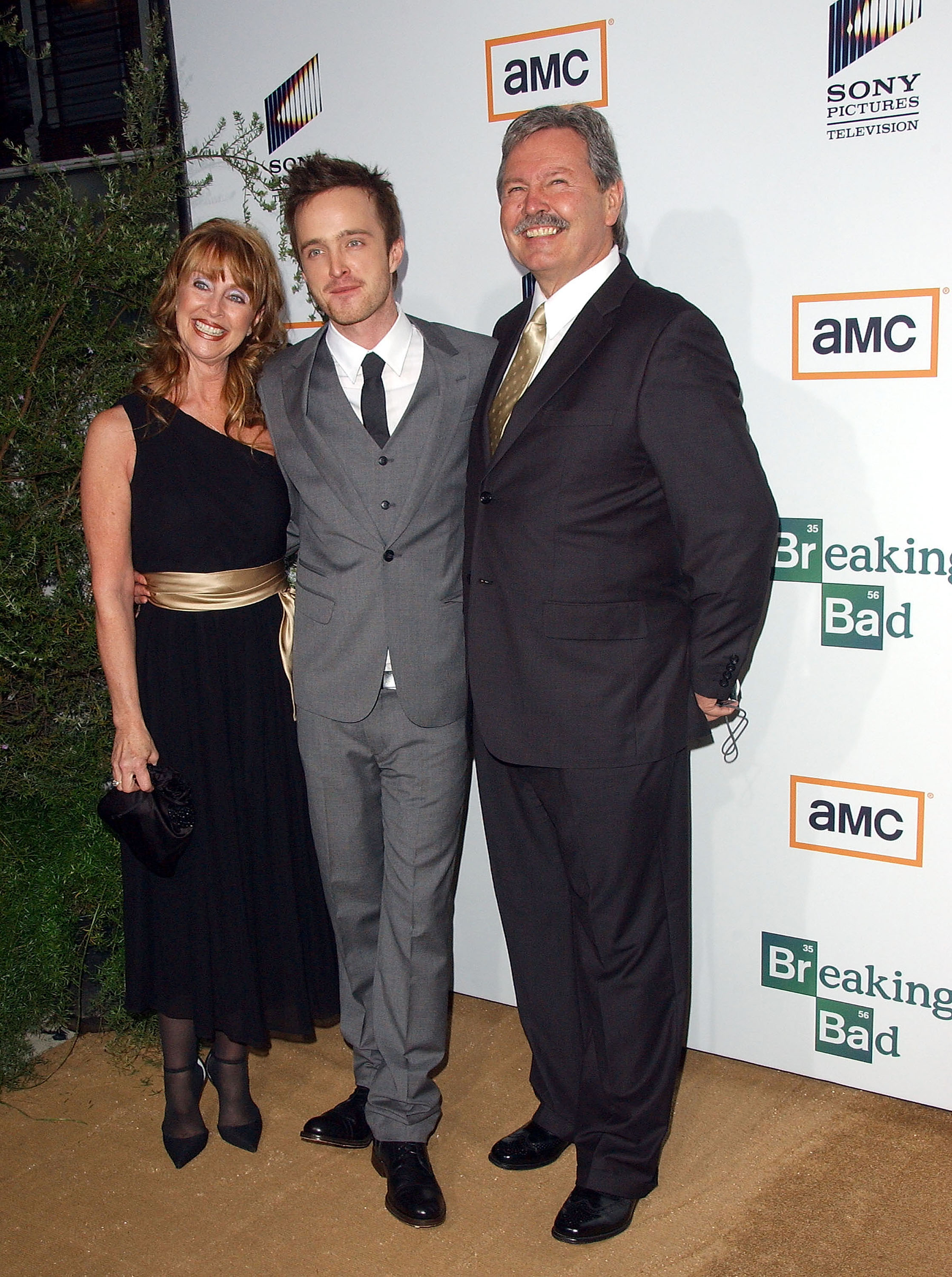 Aaron Paul with parents Bob and Carla Sturtevant on January 15, 2008, at The Cary Grant Theater on SONY Pictures Studio in Culver City, Calif. | Source: Getty Images