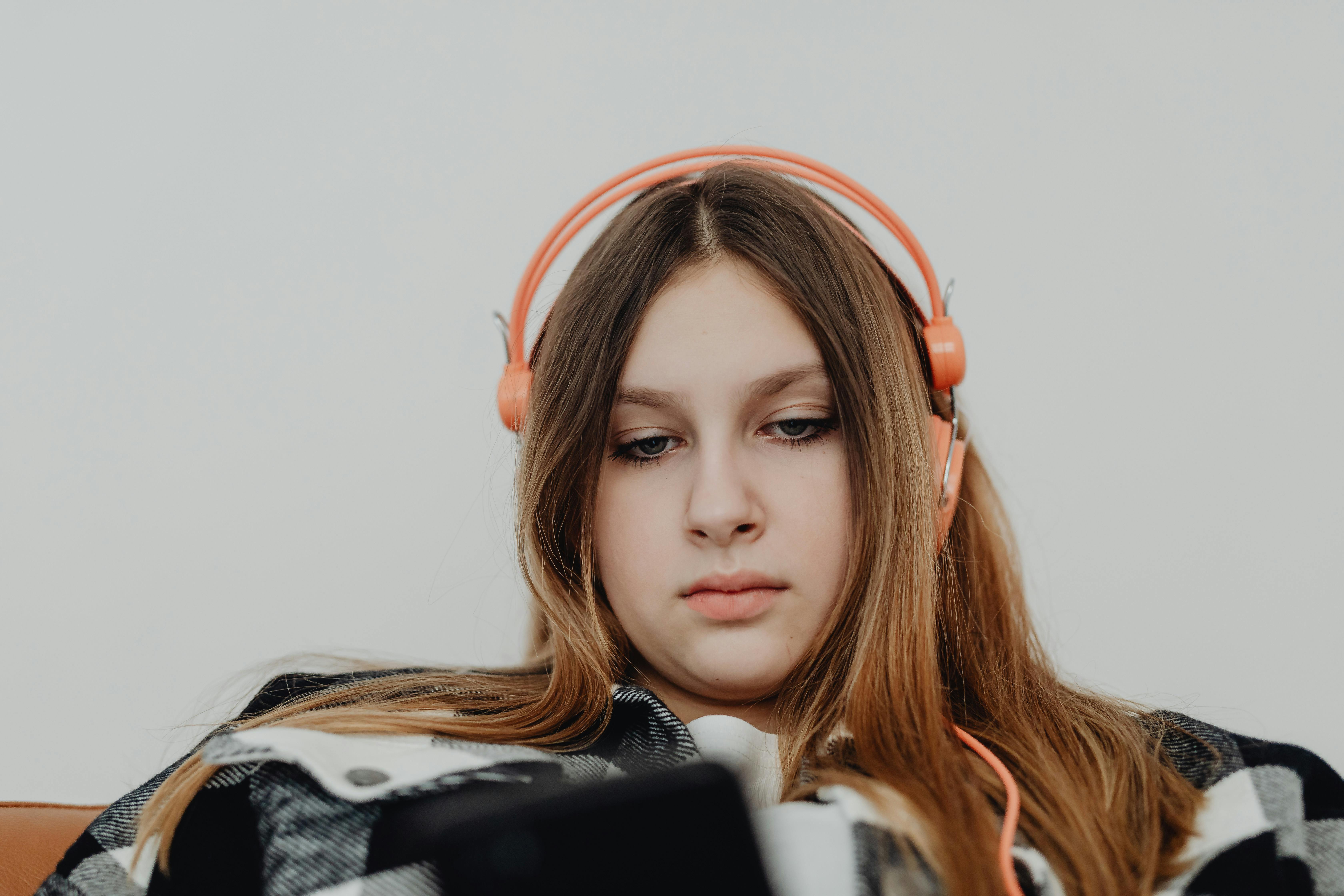 A teenage girl engrossed in her phone | Source: Pexels