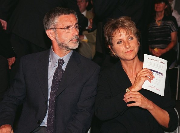 Bomber Gerd Müller und seine Frau Uschi vor Beginn der ARD-Gala "Willkommen im Fußball-Land", die am 31.7.1999 in der Köln-Arena stattfand | Quelle: Getty Images
