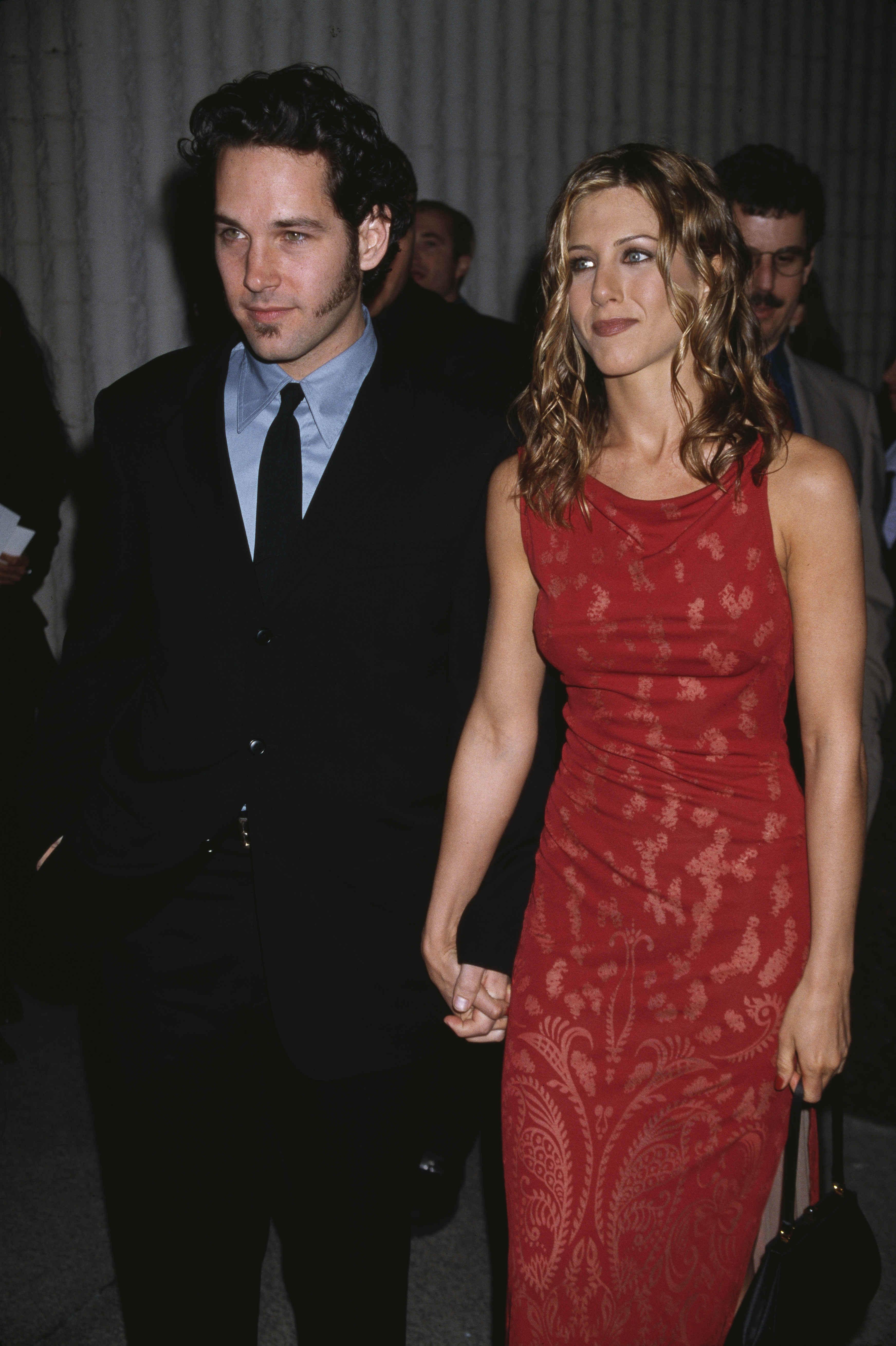 Jennifer Aniston and Paul Rudd at the premiere of "The Object of My Affection," 1998 | Source: Getty Images
