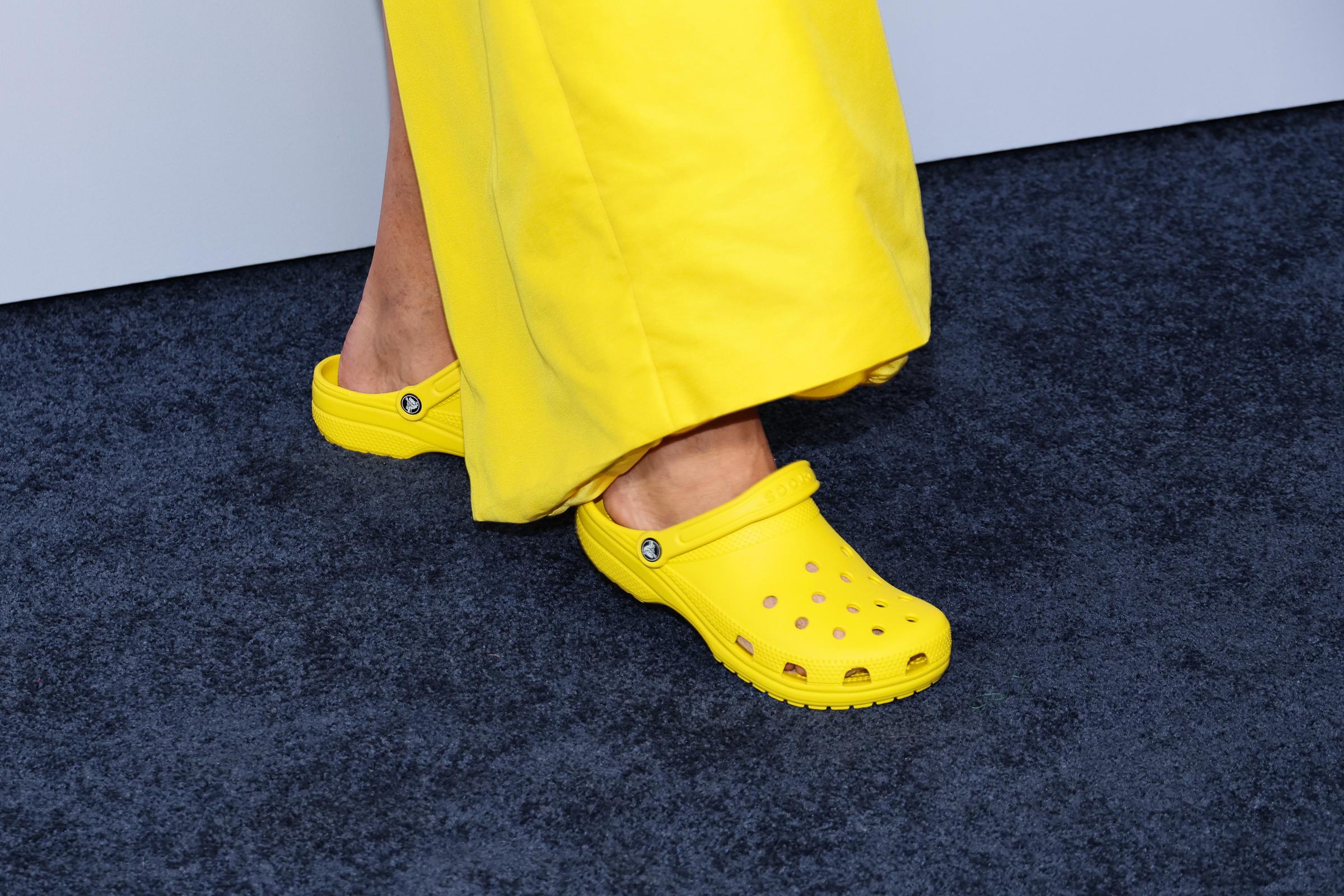 Brooke Shields' yellow crocs as seen on June 16, 2024 | Source: Getty Images