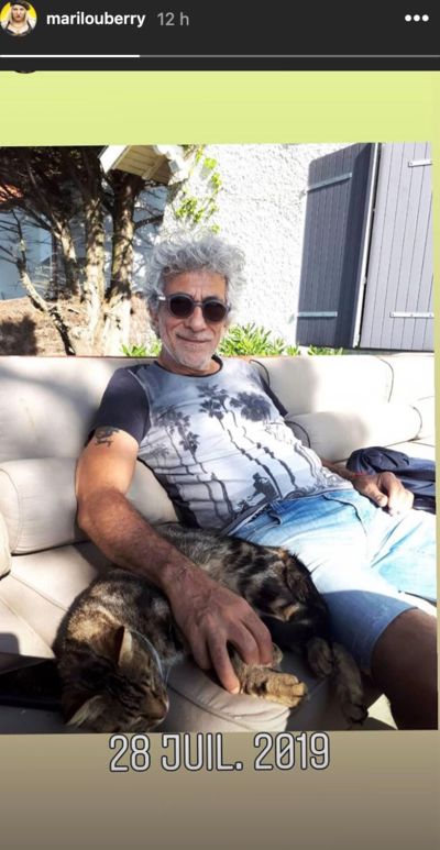Philippe Berry avec un chat. | Photo :Story/Instagram / Marilou Berry
