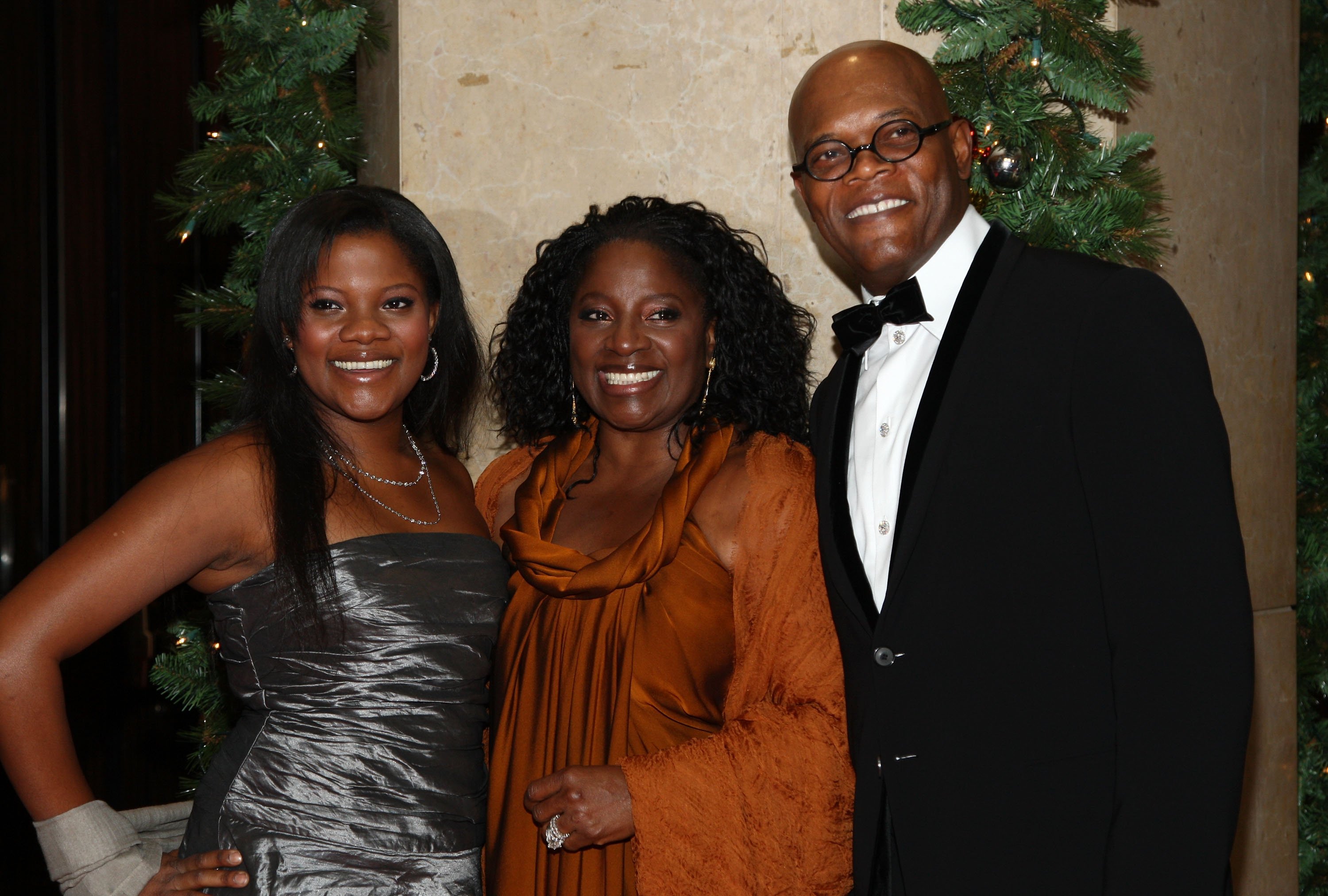 Samuel L. Jackson, LaTanya Richardson and Zoe Jackson arrive at the 23rd annual American Cinematheque show on December 1, 2008 | Photo: Getty Images