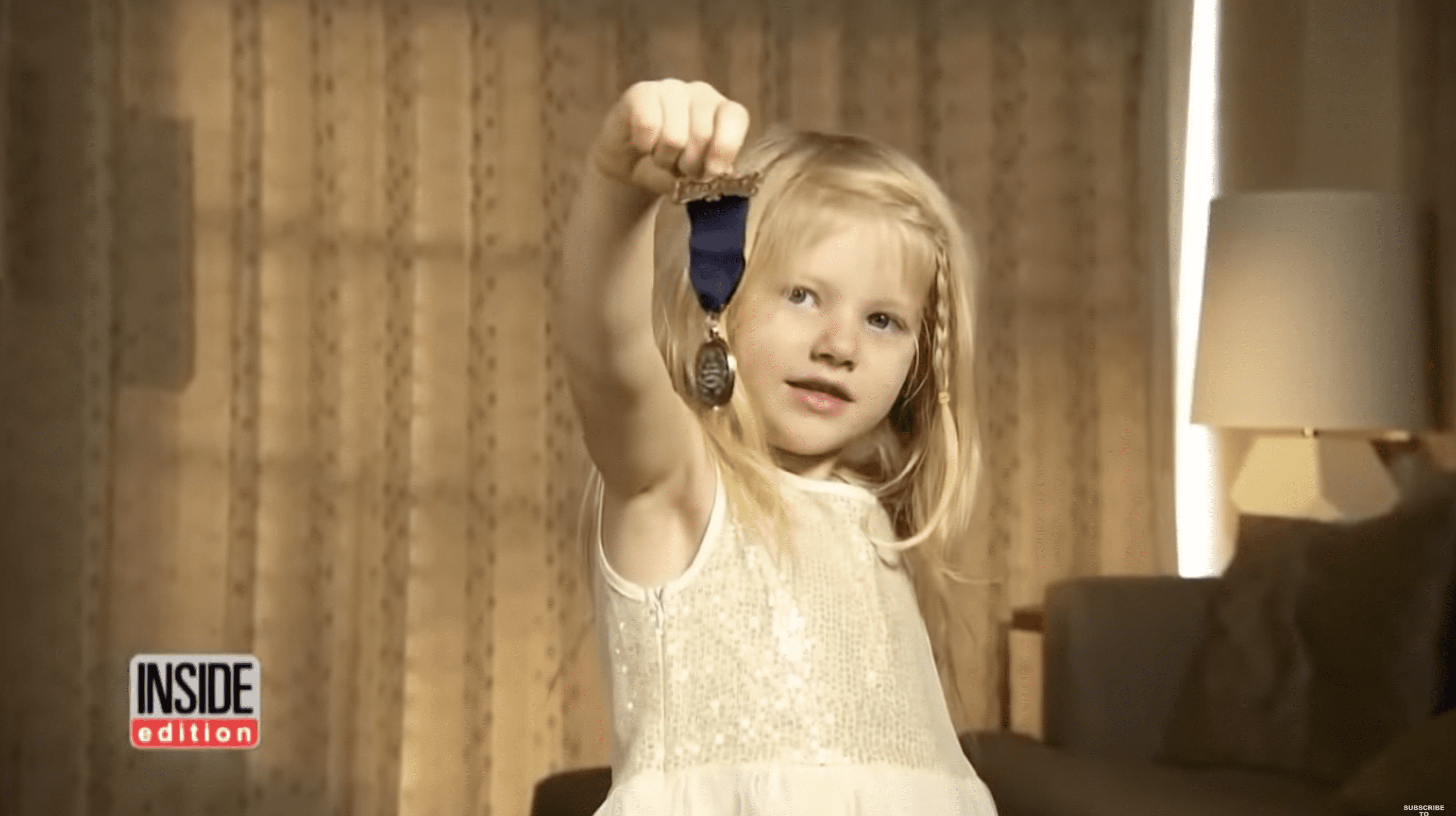 Lexi showing her Medal of Bravery awarded by the Governor-General. | Photo: YouTube.com/Inside Edition