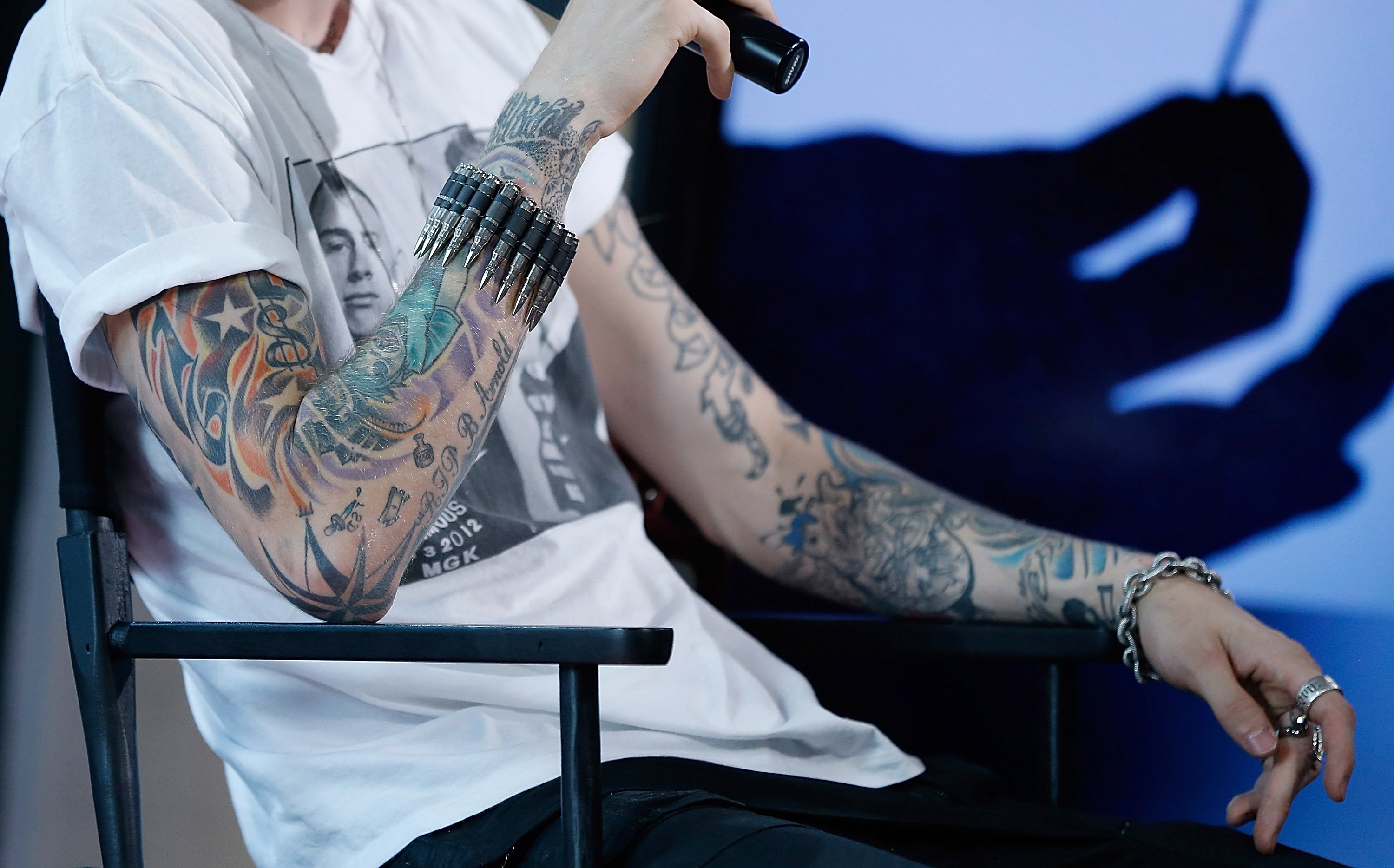 Machine Gun Kelly "RIP B Arnold" tattoo written on his lower right arm. | Source: Getty Images