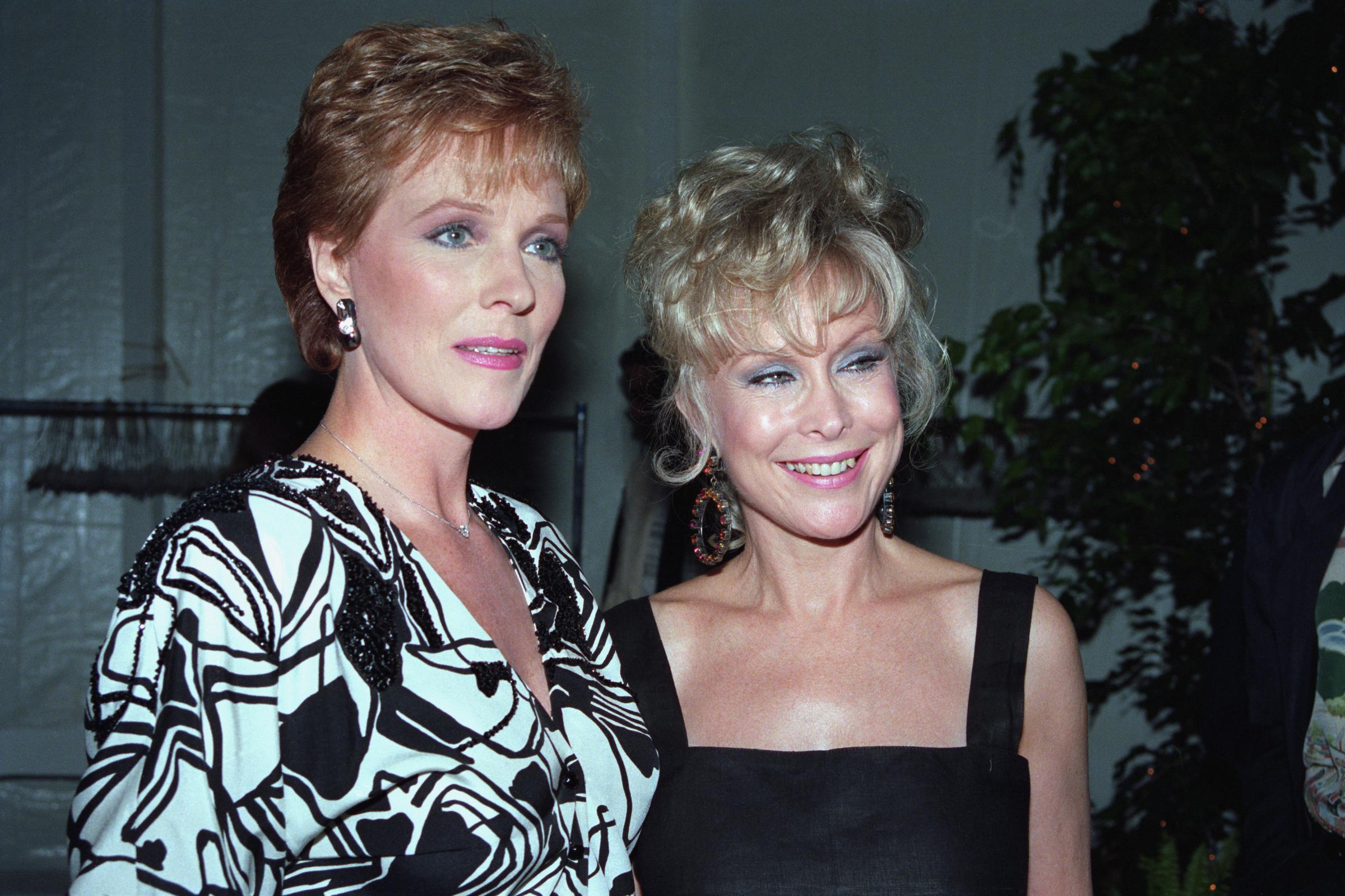 Julie Andrews and Barbara Eden attend the sold-out Operation California benefit dinner/auction at the home of Andrews and Blake Edwards in 1979. | Source: Getty Images