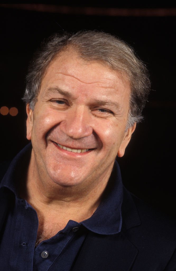 Portrait de Pierre Mondy, acteur, en novembre 1987 en France. | Photo : Getty Images Portrait de Pierre Mondy, acteur, en novembre 1987 en France. | Photo : Getty Images