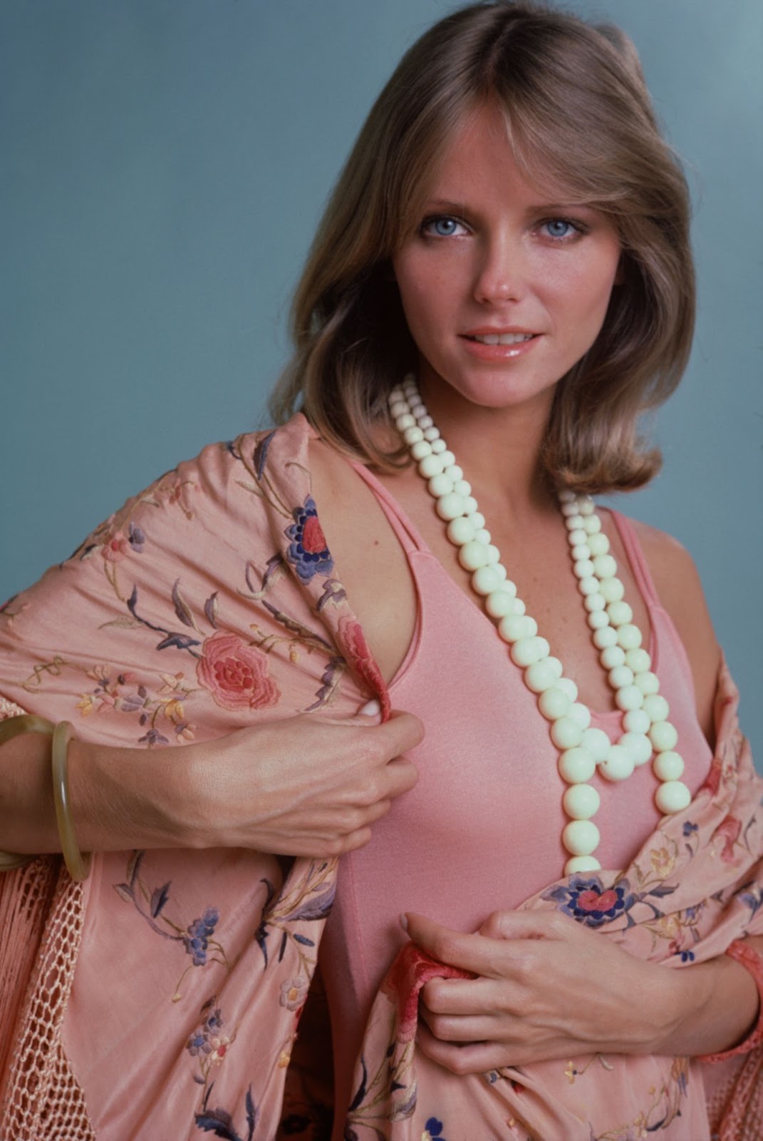 Cheryl Tiegs during a photoshoot for the May 1974 issue of Woman's Own magazine. | Source: Getty Images