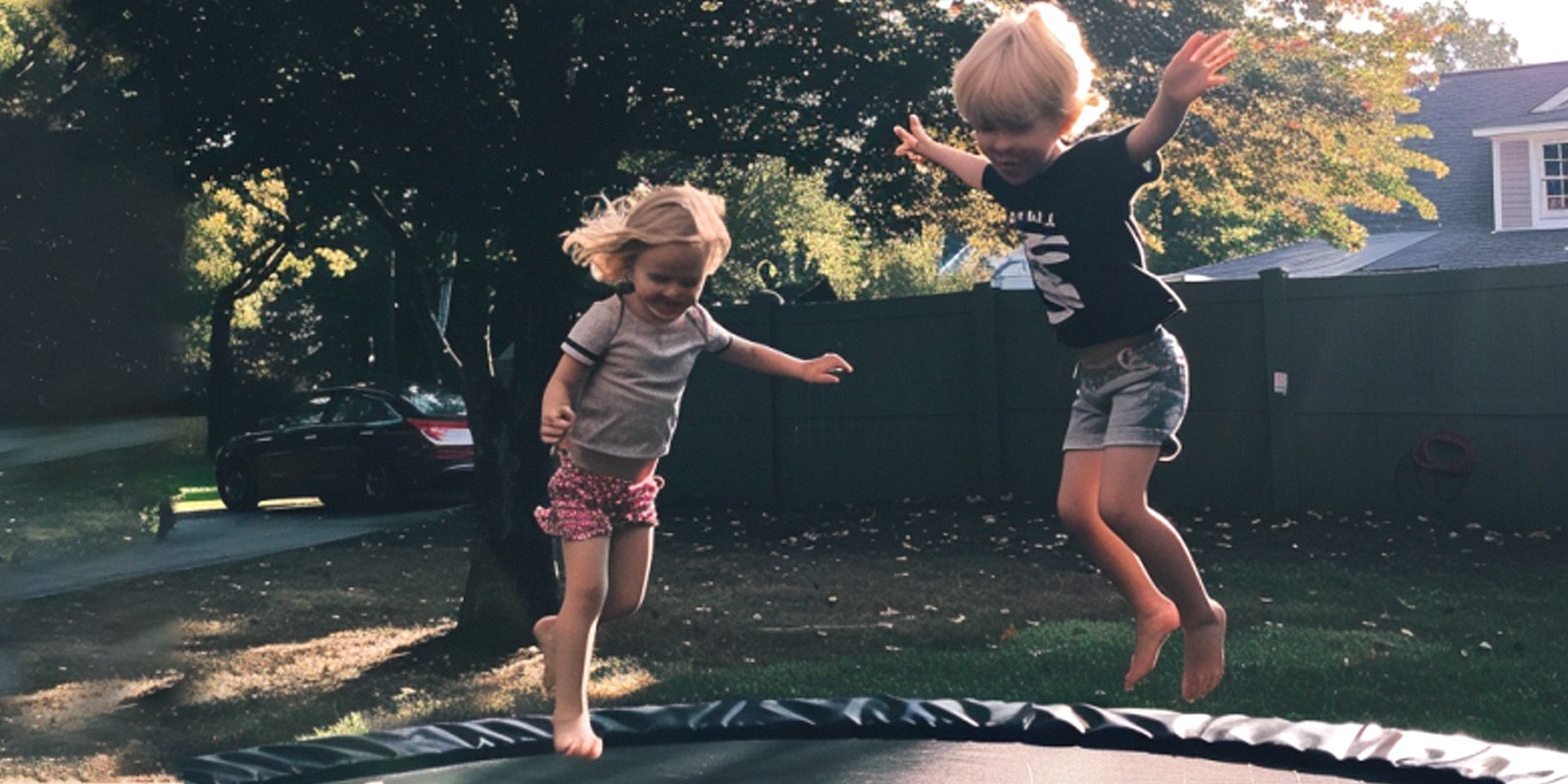 Children on a trampoline | Source: Amomama