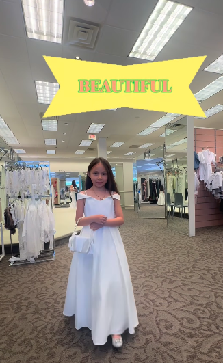 Maya walking out in another dress she tried on. | Source: Instagram/thy_travelers