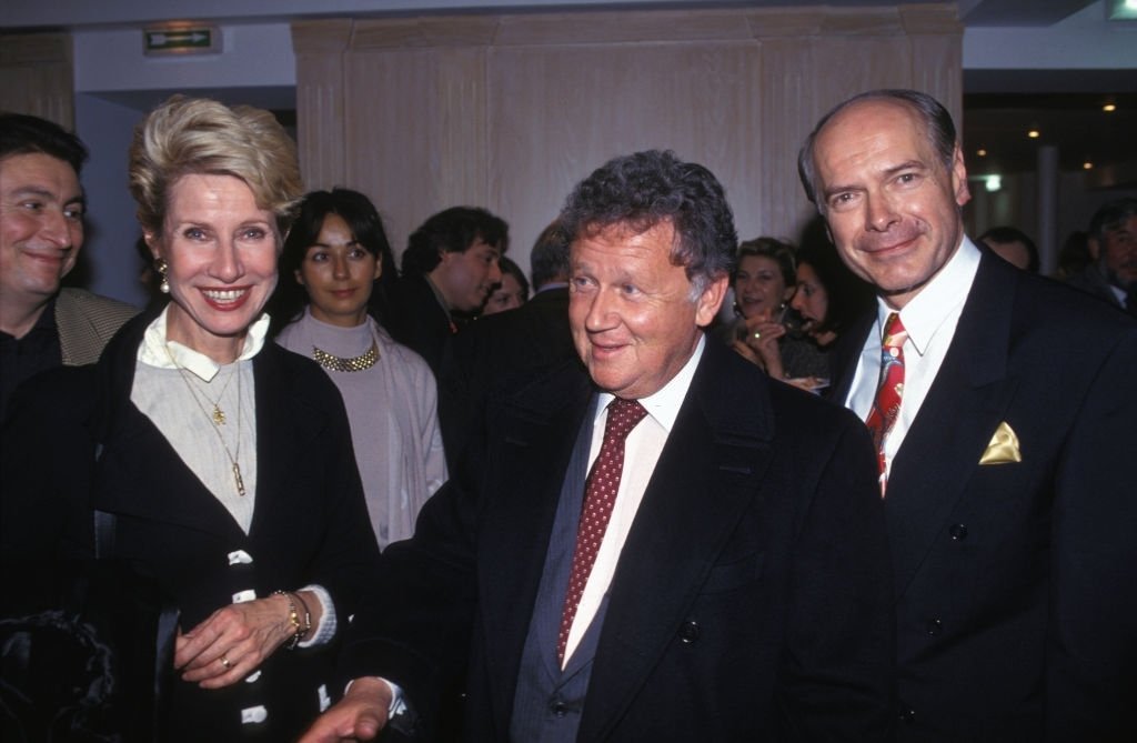 Danièle Gilbert et Philippe Bouvard à l'inauguration du restaurant de Michel Montignac à Paris en octobre 1993, France. | Photo : Getty Images