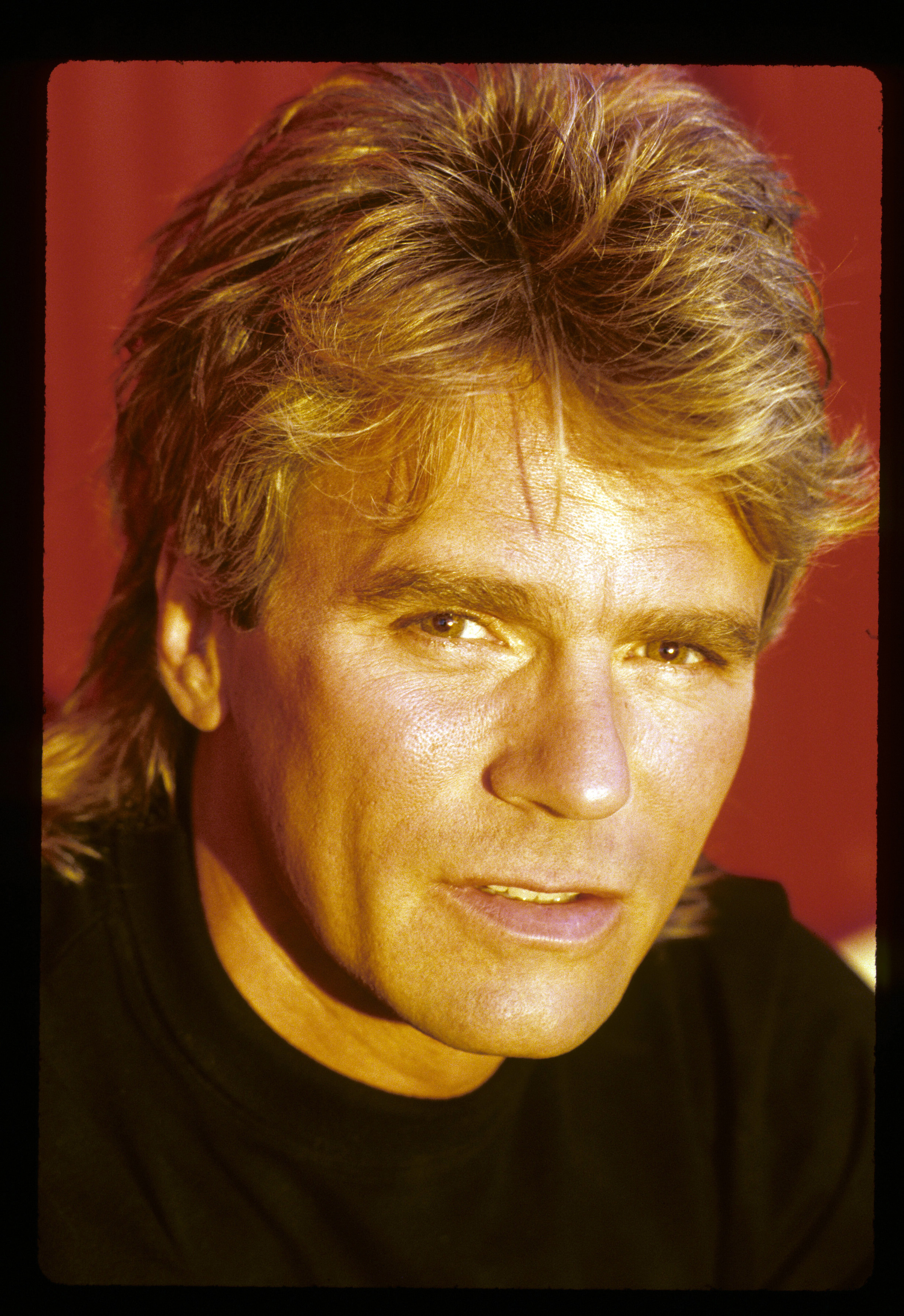 Richard Dean Anderson in a photo shoot on July 30, 1990 | Source: Getty Images