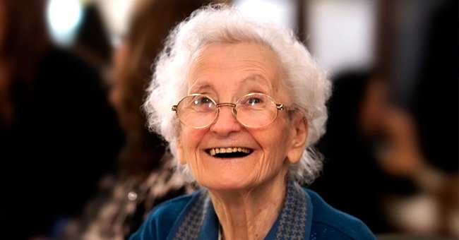  An old woman smiling | Photo: Shutterstock